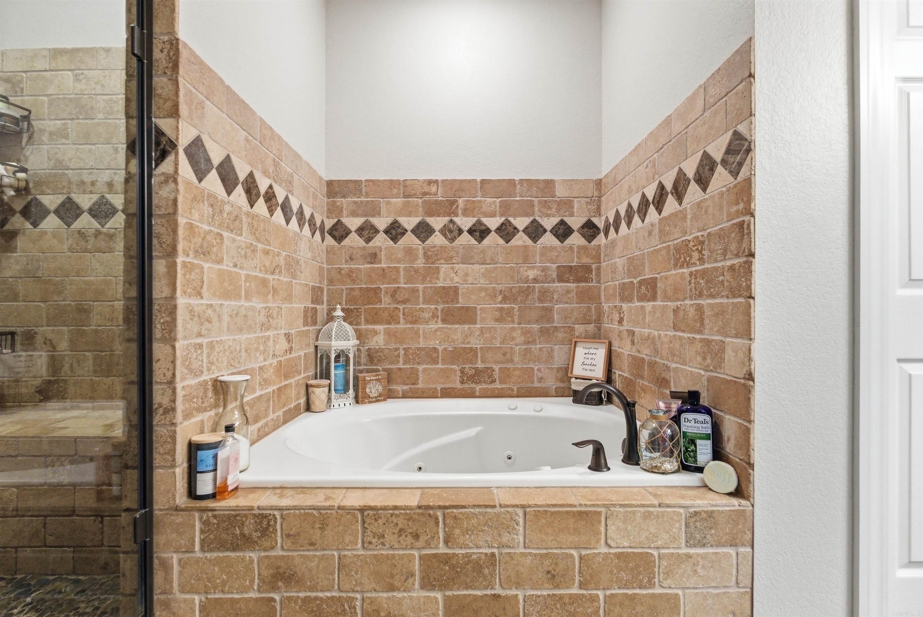 HUNTINGTON ESTATES - Residential