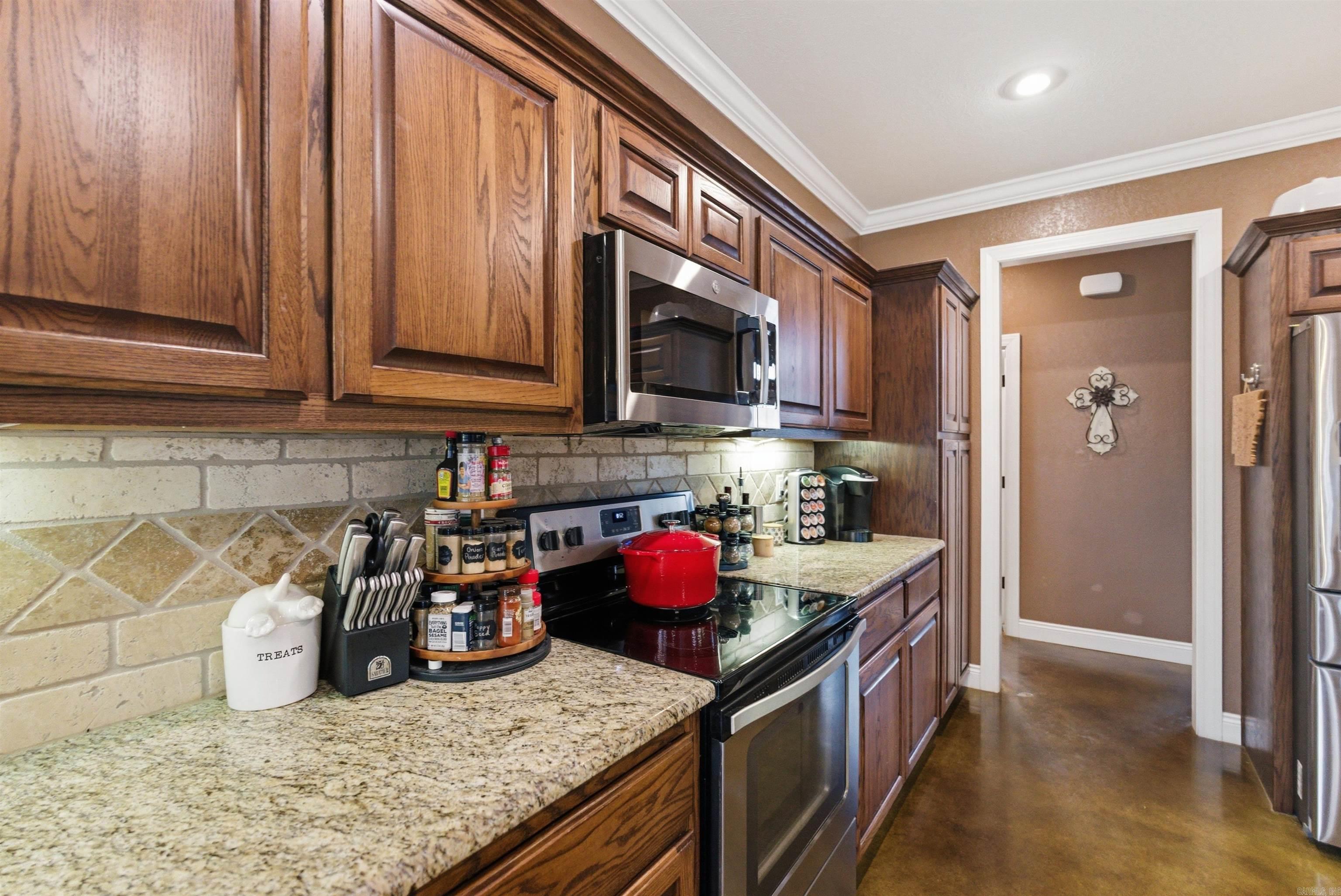 HUNTINGTON ESTATES - Residential