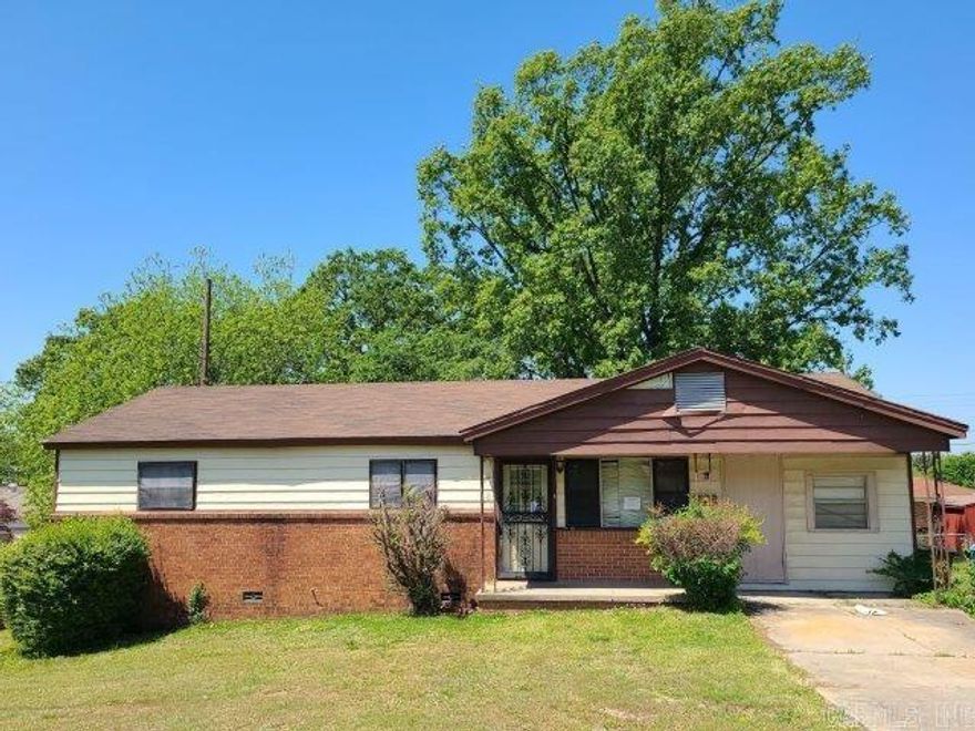 Take a look at this! This property features a large open floor plan, and large tree shaded back yard. Conveniently located to the interstate and the airport. Agents read remarks for additional information.