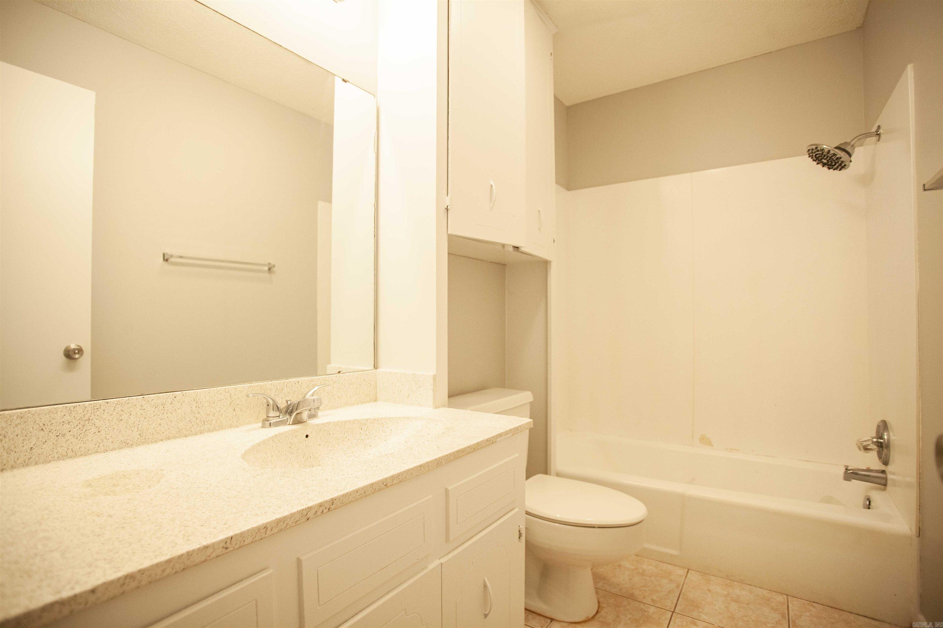 Country Club Park - Residential Lease