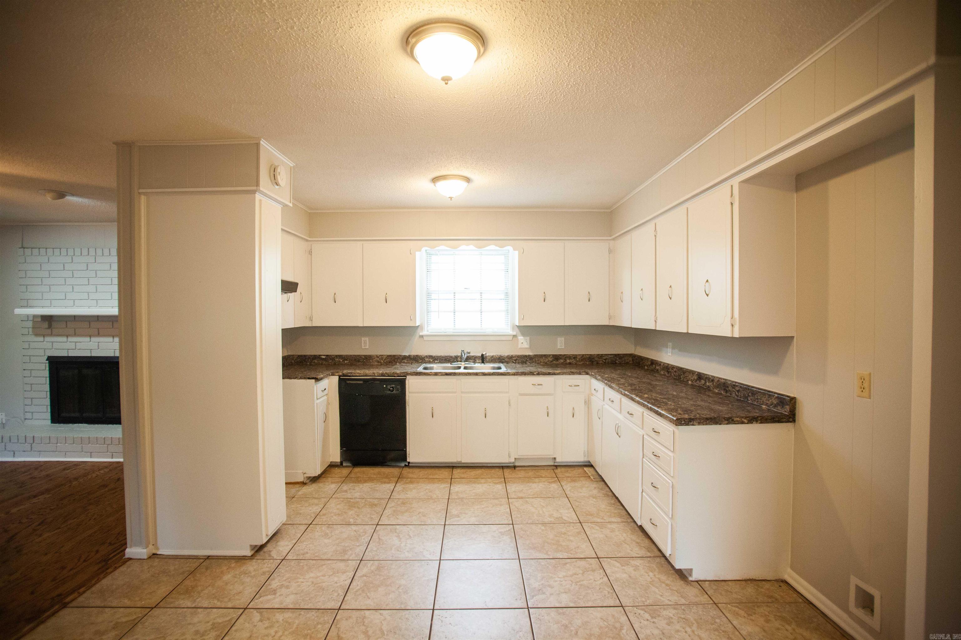 Country Club Park - Residential Lease