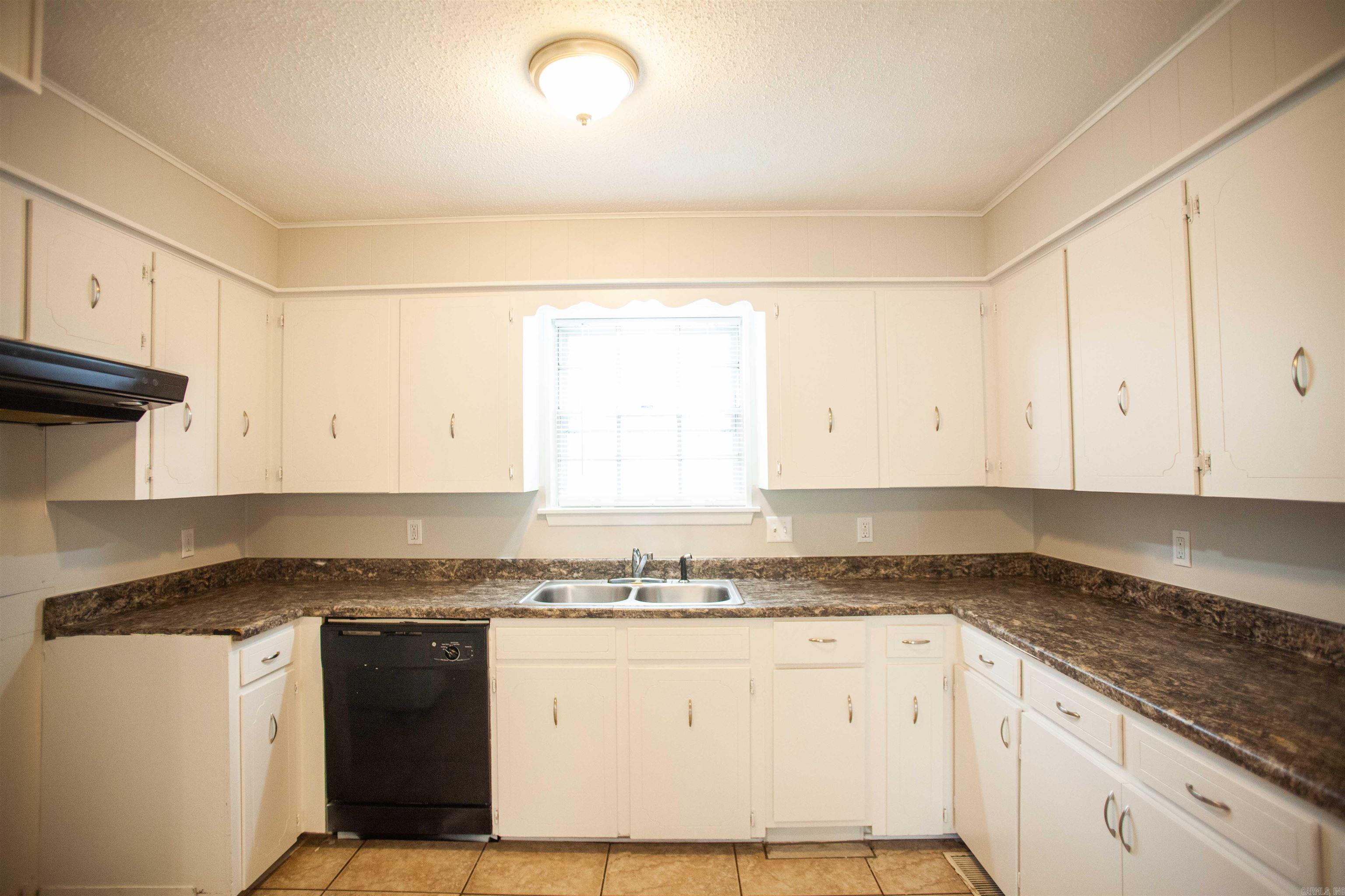 Country Club Park - Residential Lease