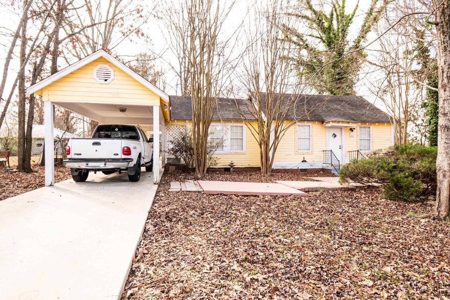 This cozy 864 sq ft home offers the perfect opportunity for an investor or someone looking for a low-maintenance place to call their own. Featuring a brand-new foundation, this property provides peace of mind and long-term value. The home sits in a great area of town and includes a spacious, fully fenced backyard, ideal for pets. Whether you’re looking for a rental investment or a move-in-ready home for solo living, this property checks all the boxes.