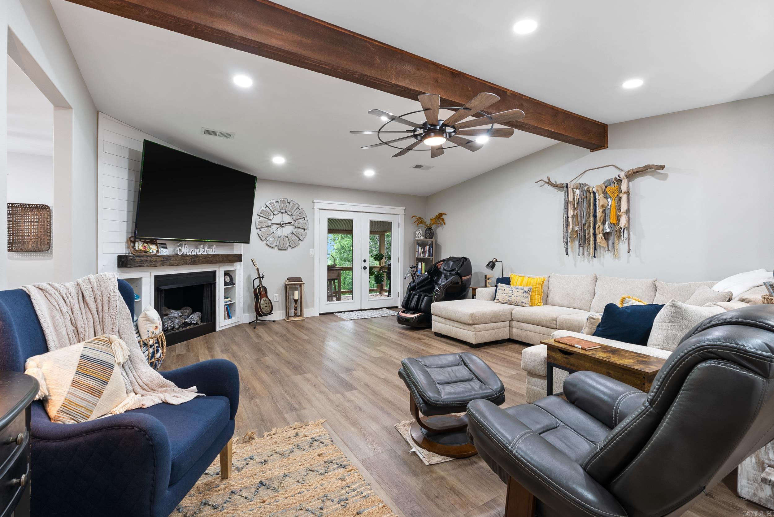 VISTA GRAND - Residential