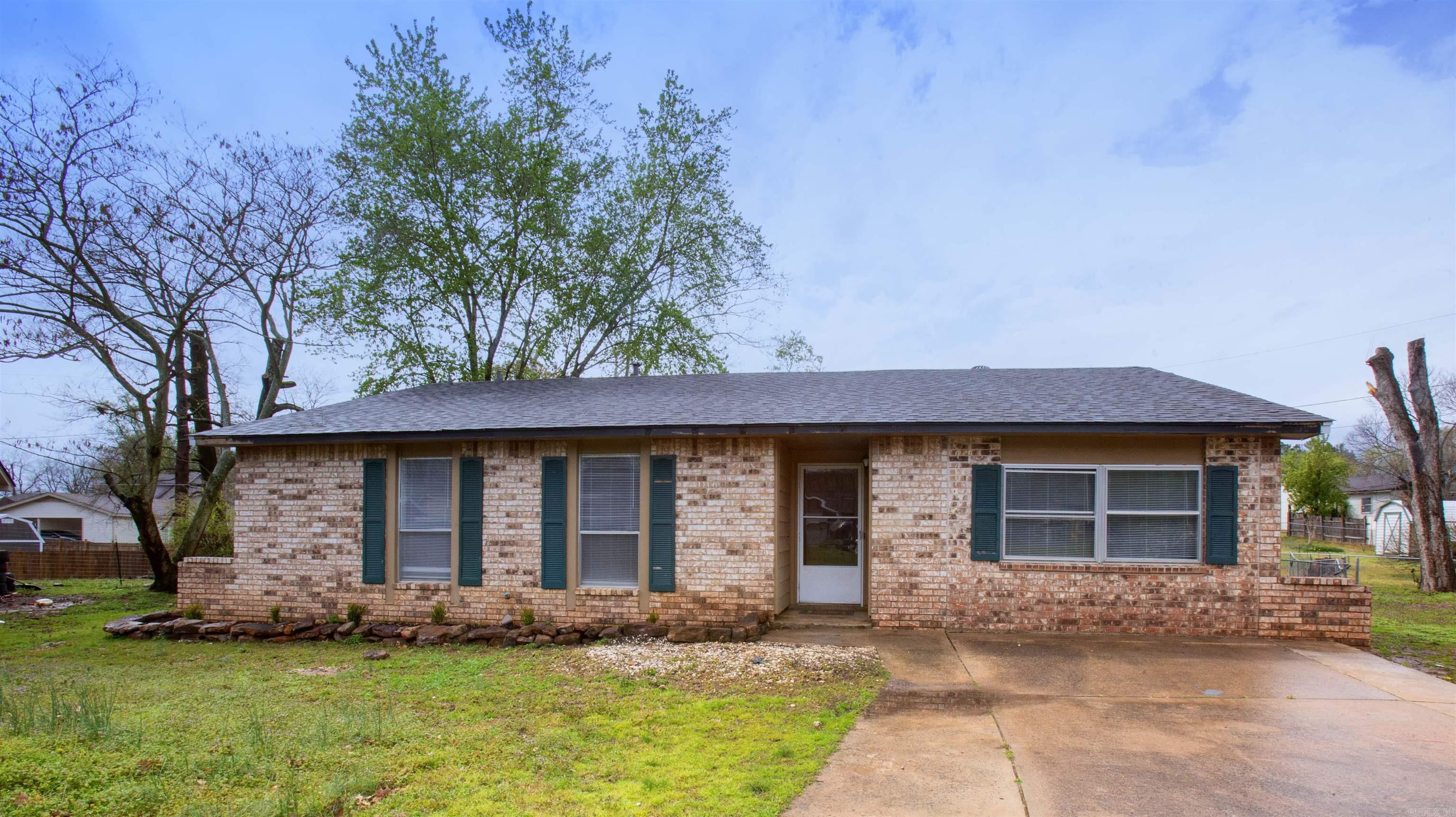 Cute 4BD/2BA in Jacksonville that is waiting for you to call home. Lots of space throughout. Open living room leads to the kitchen. Granite countertops in the kitchen. Spacious bedrooms with plenty of natural light. Closed-in back porch with a large partially fenced back yard. This property is managed by Hoffman Team so beware of scammers - we will never ask you to Cashapp us money. The lease for this property is for 18 months to 2 years with a 3% increase after the first year. Income must be 3x the amount of rent. Deposit, first month’s rent, and the $50 administration fee due before move in. This property does not accept section 8.