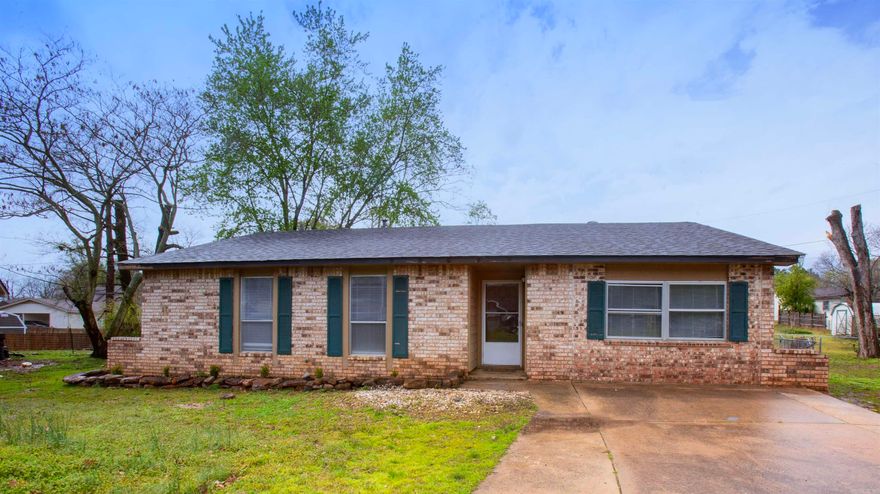 Cute 4BD/2BA in Jacksonville that is waiting for you to call home. Lots of space throughout. Open living room leads to the kitchen. Granite countertops in the kitchen. Spacious bedrooms with plenty of natural light. Closed-in back porch with a large partially fenced back yard. This property is managed by Hoffman Team so beware of scammers - we will never ask you to Cashapp us money. The lease for this property is for 18 months to 2 years with a 3% increase after the first year. Income must be 3x the amount of rent. Deposit, first month’s rent, and the $50 administration fee due before move in. This property does not accept section 8.