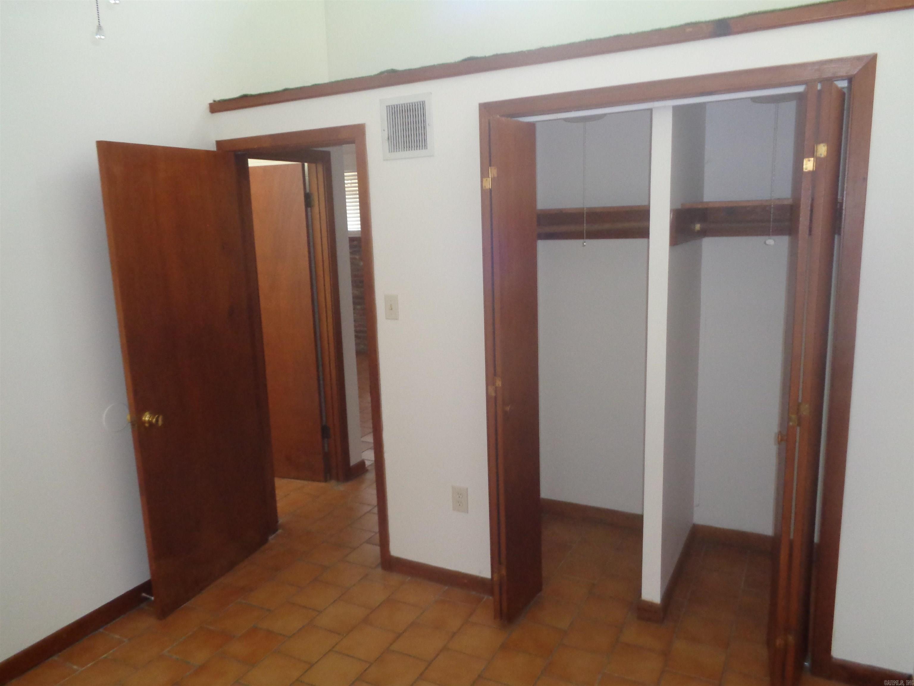 GIBRALTER HGTS - Residential Lease