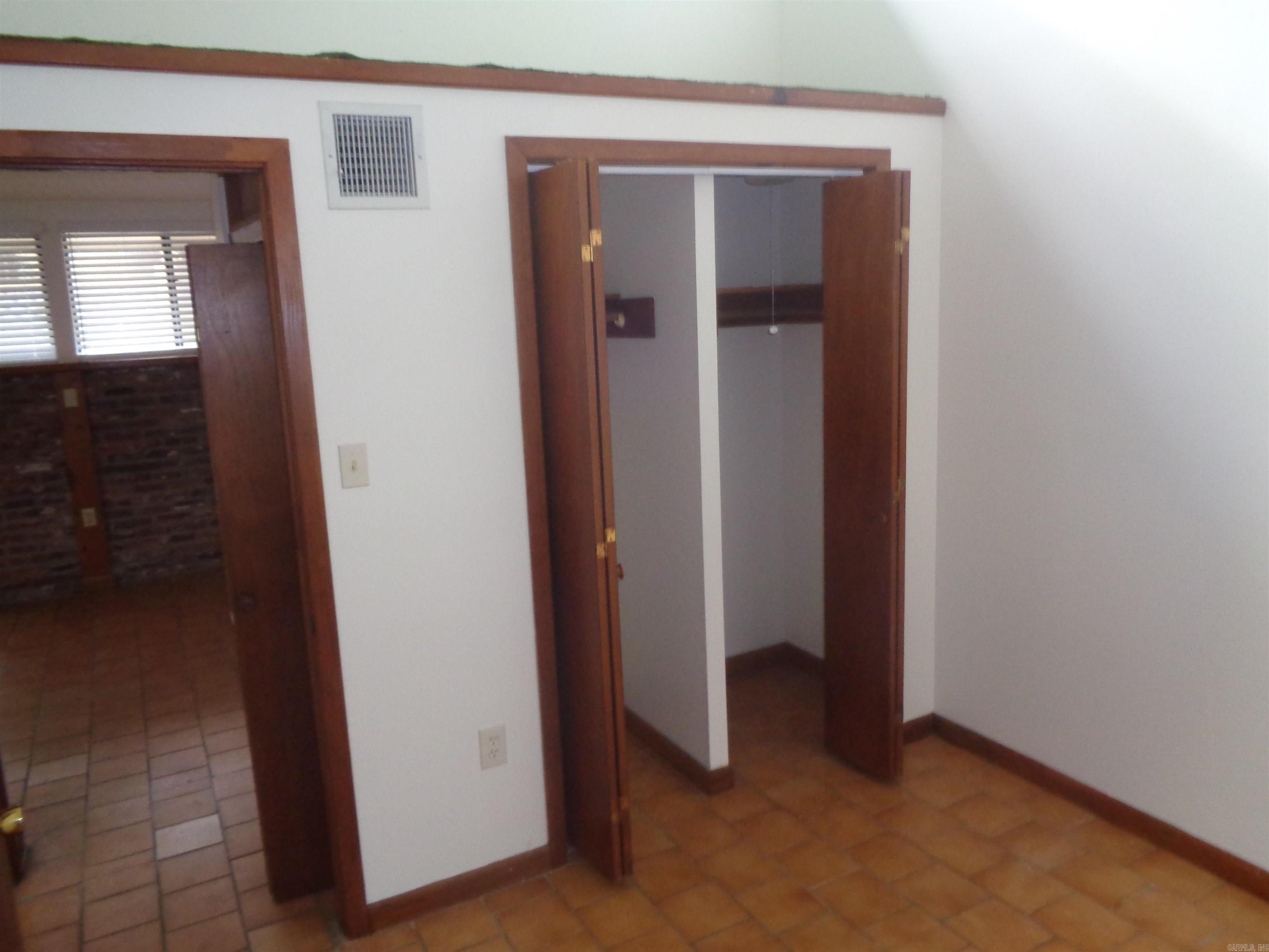 GIBRALTER HGTS - Residential Lease