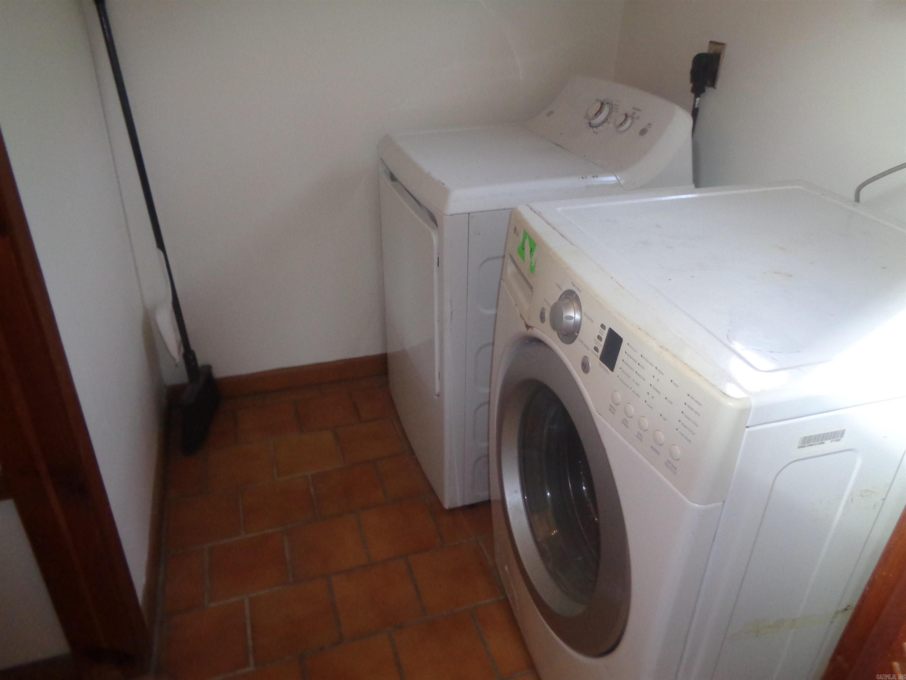 GIBRALTER HGTS - Residential Lease