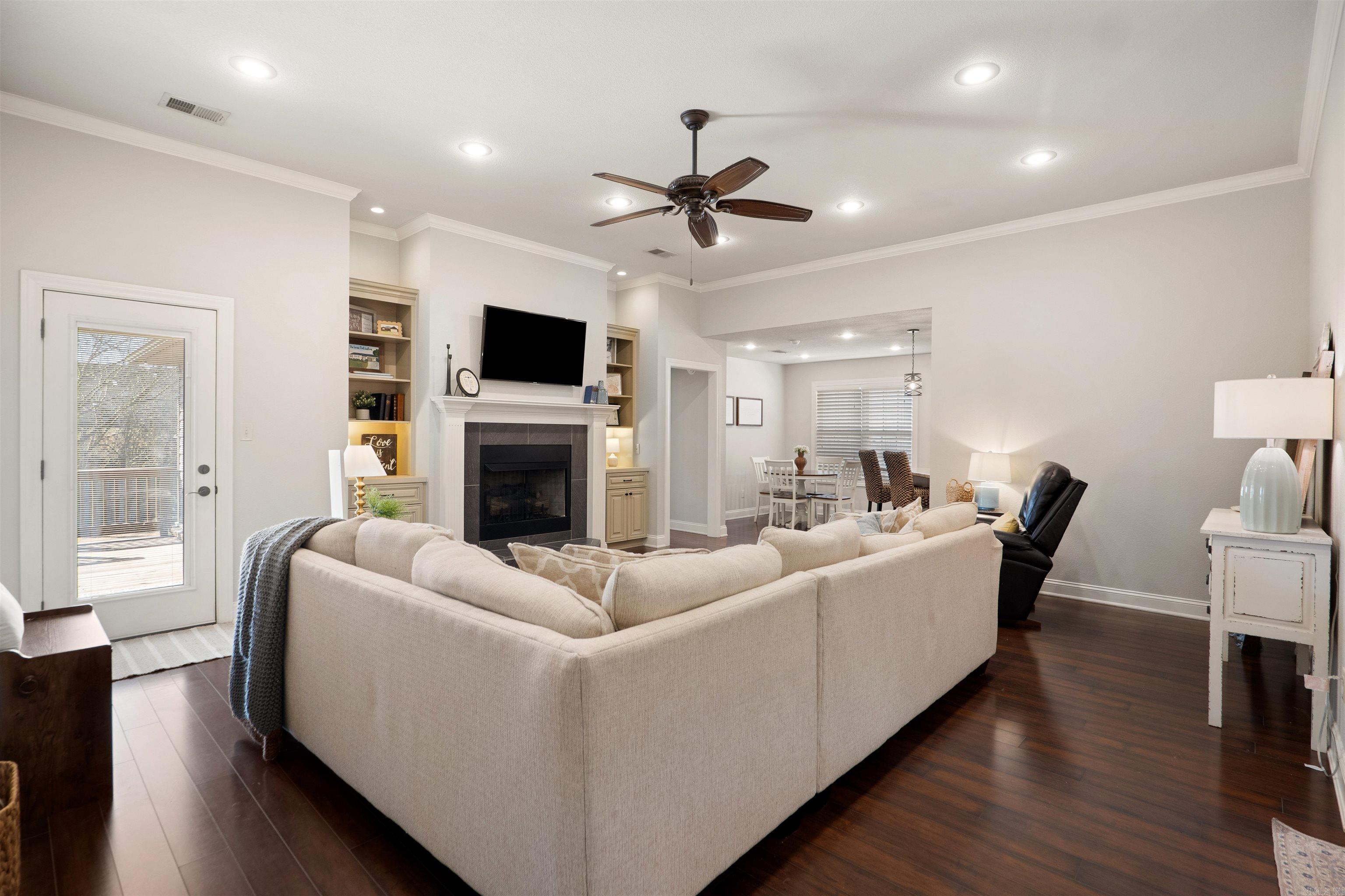 BROWNSTONE - Residential