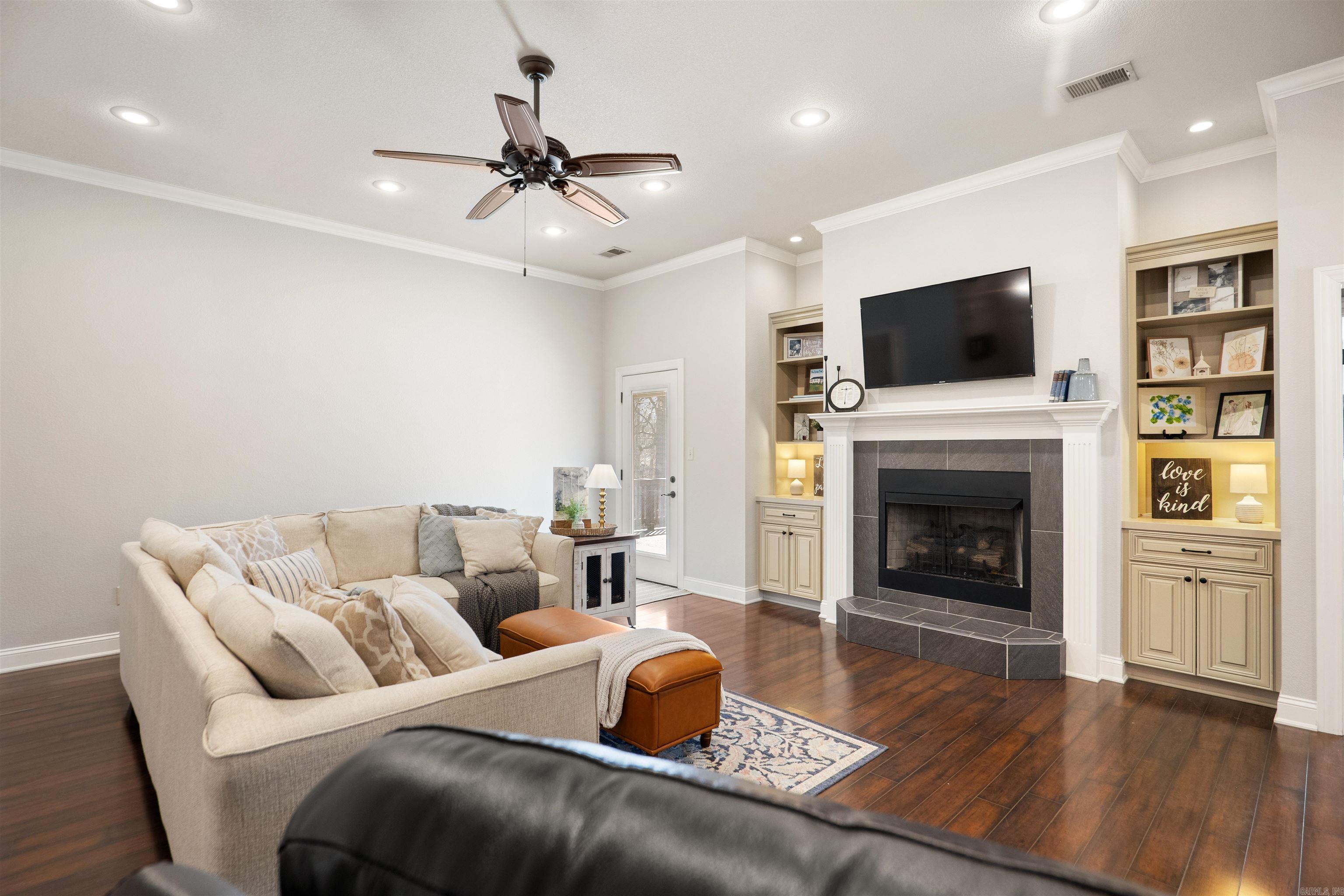 BROWNSTONE - Residential