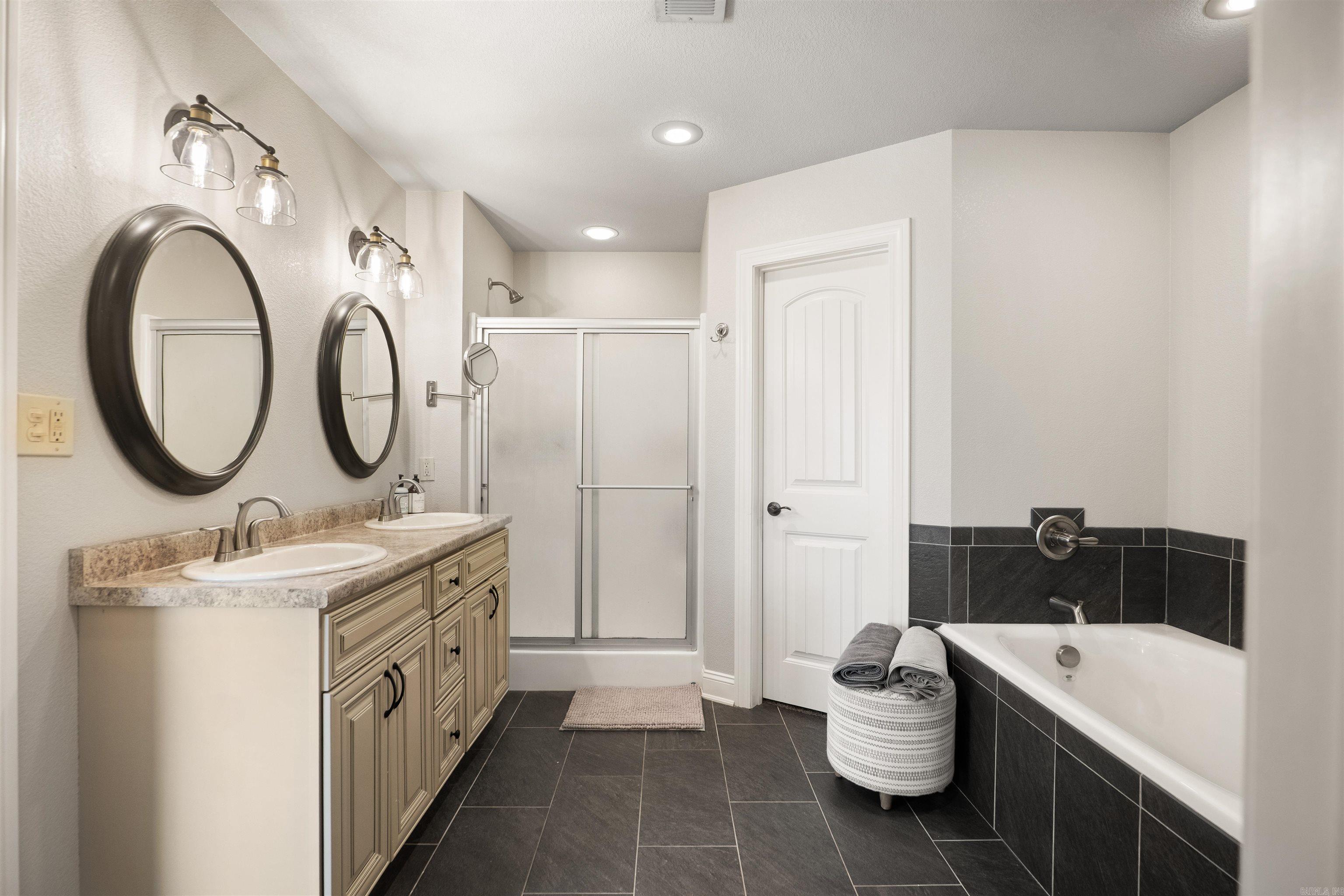 BROWNSTONE - Residential