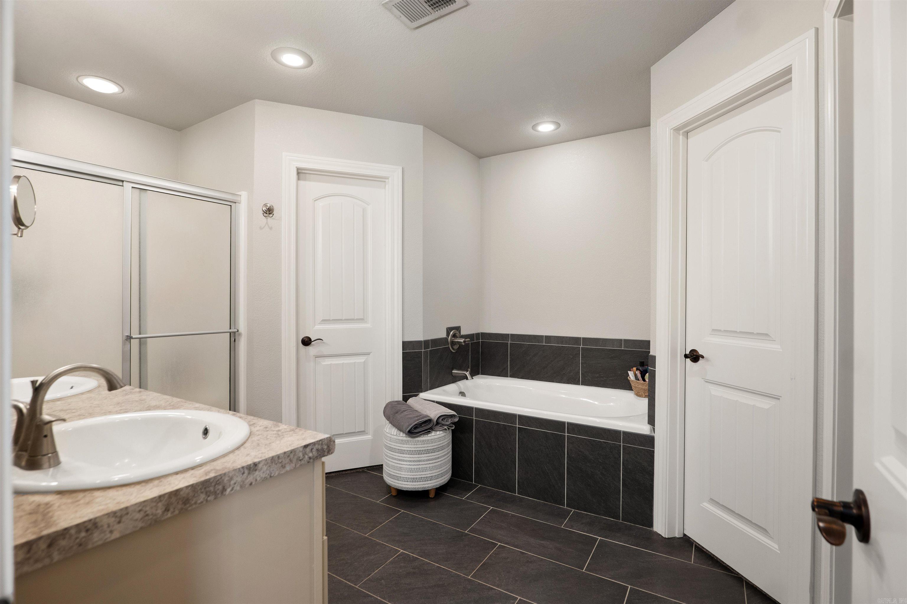 BROWNSTONE - Residential