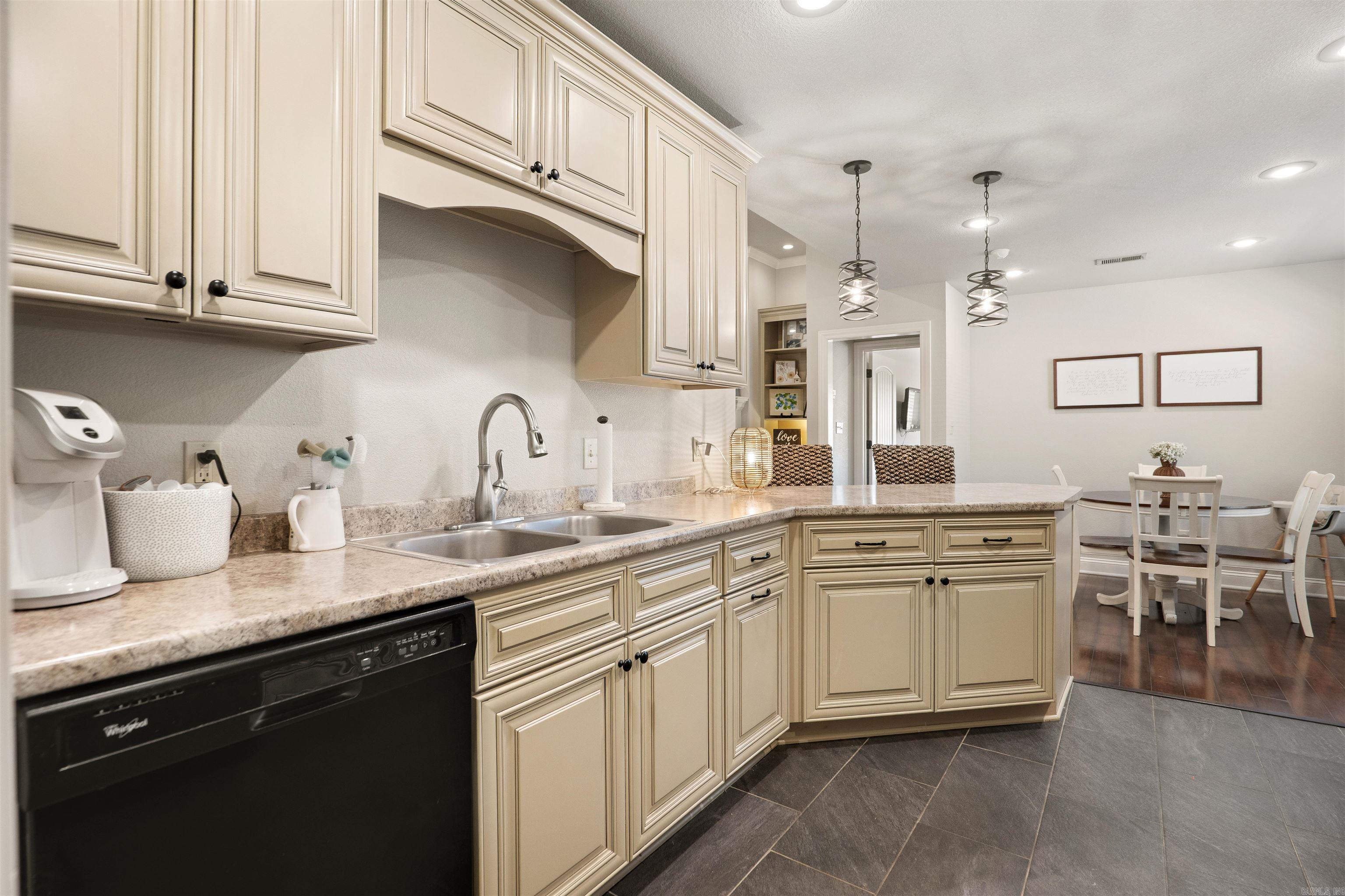 BROWNSTONE - Residential