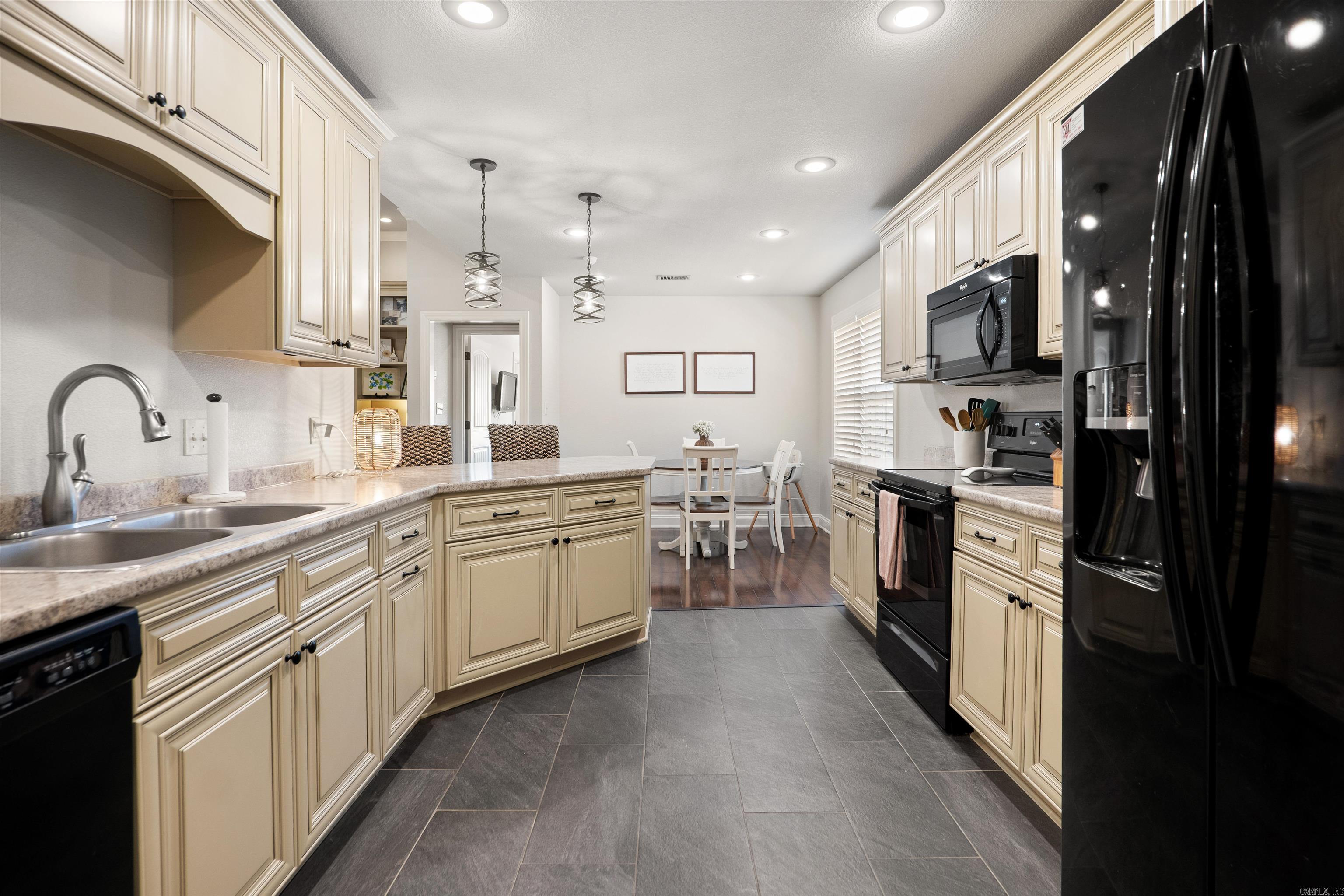 BROWNSTONE - Residential