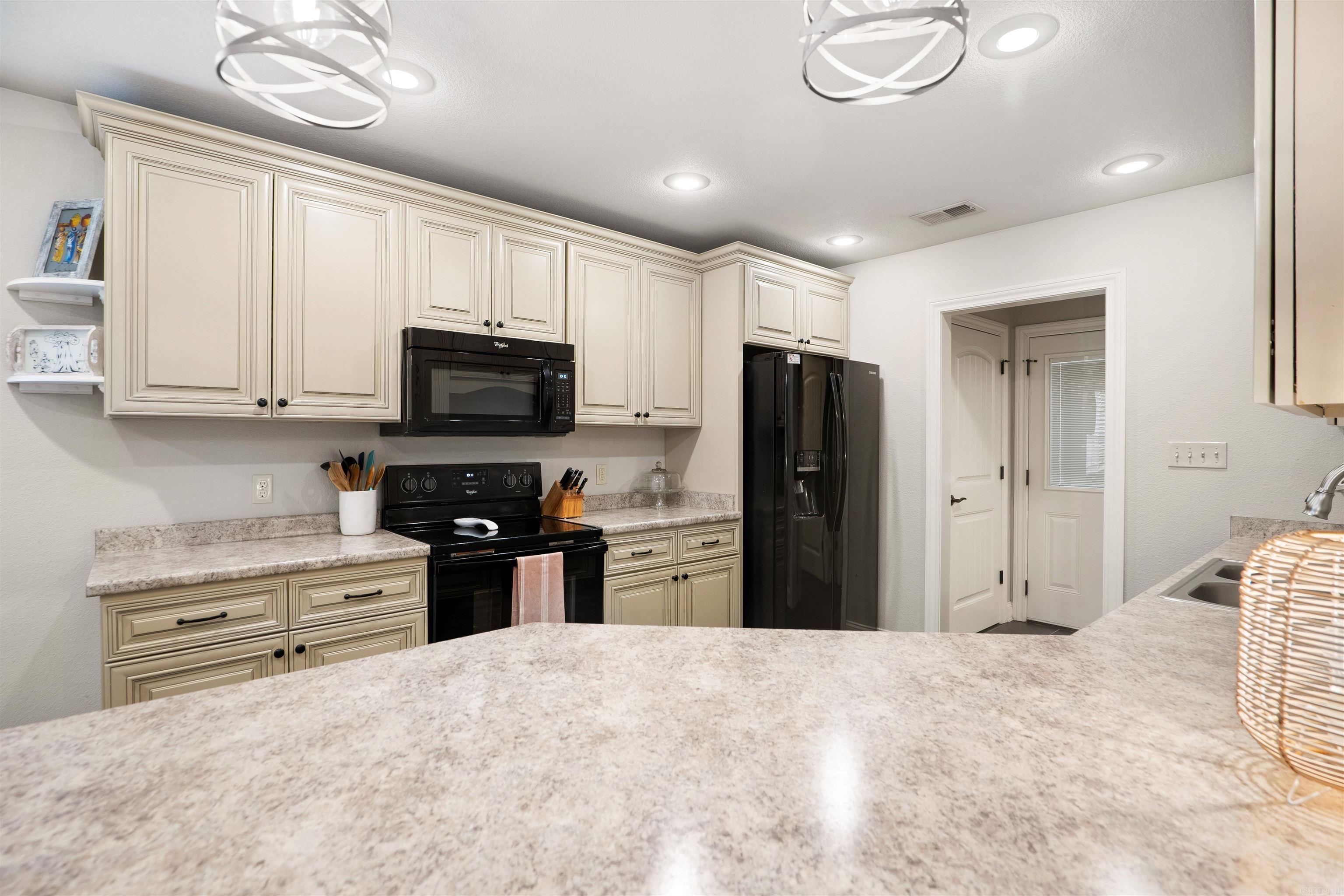 BROWNSTONE - Residential