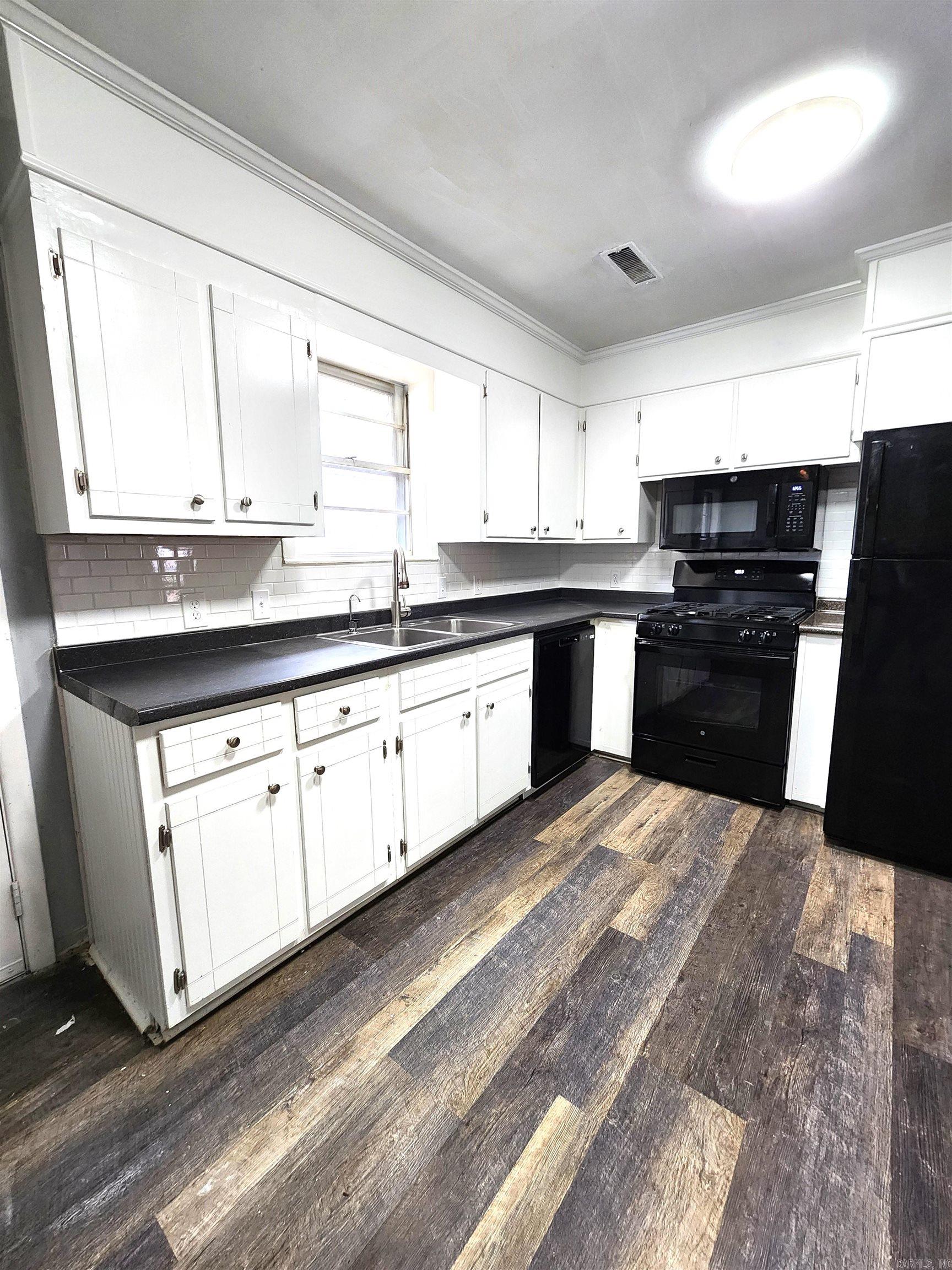 COUNTRY CLUB TERRACE - Residential