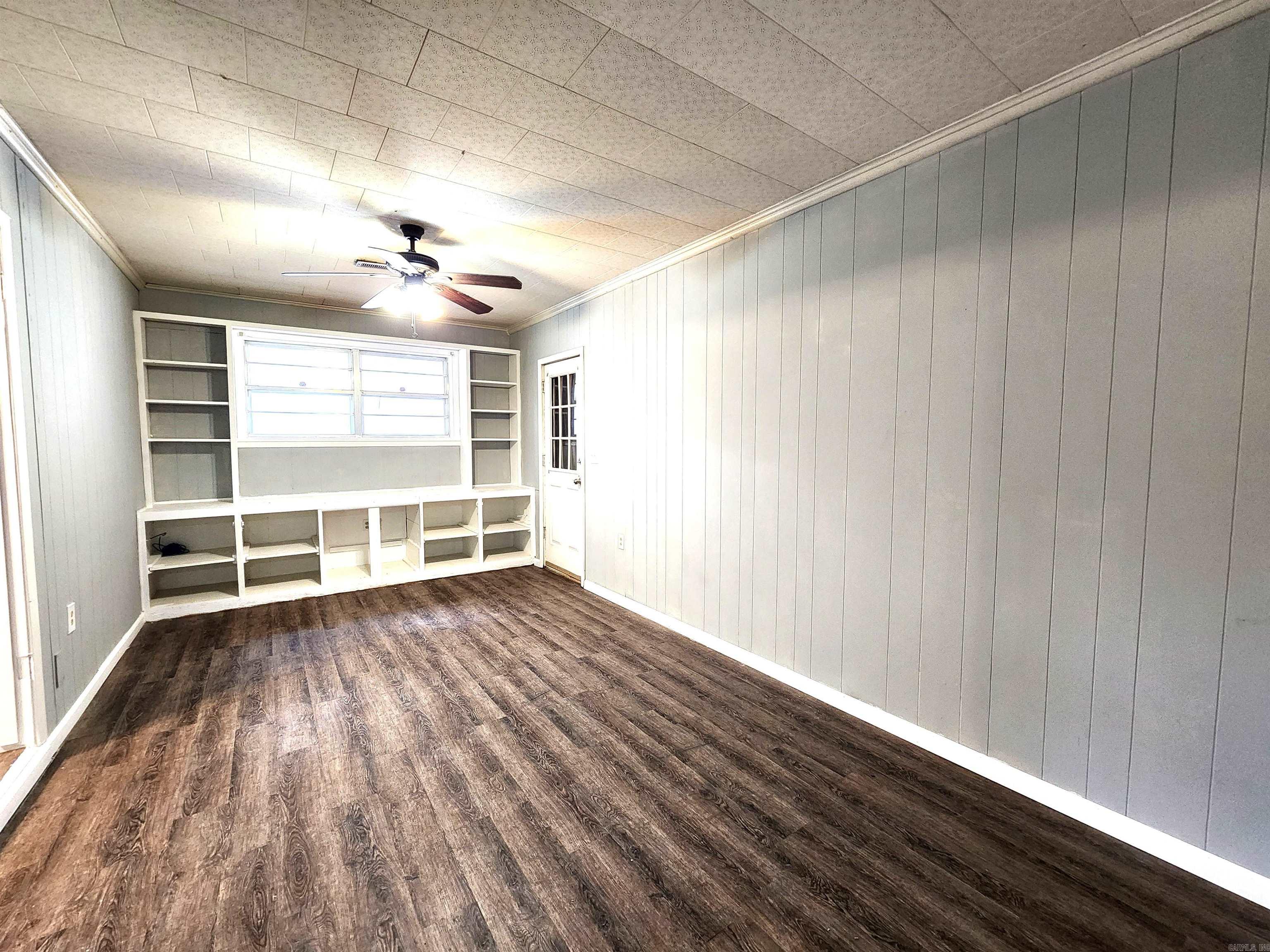 COUNTRY CLUB TERRACE - Residential