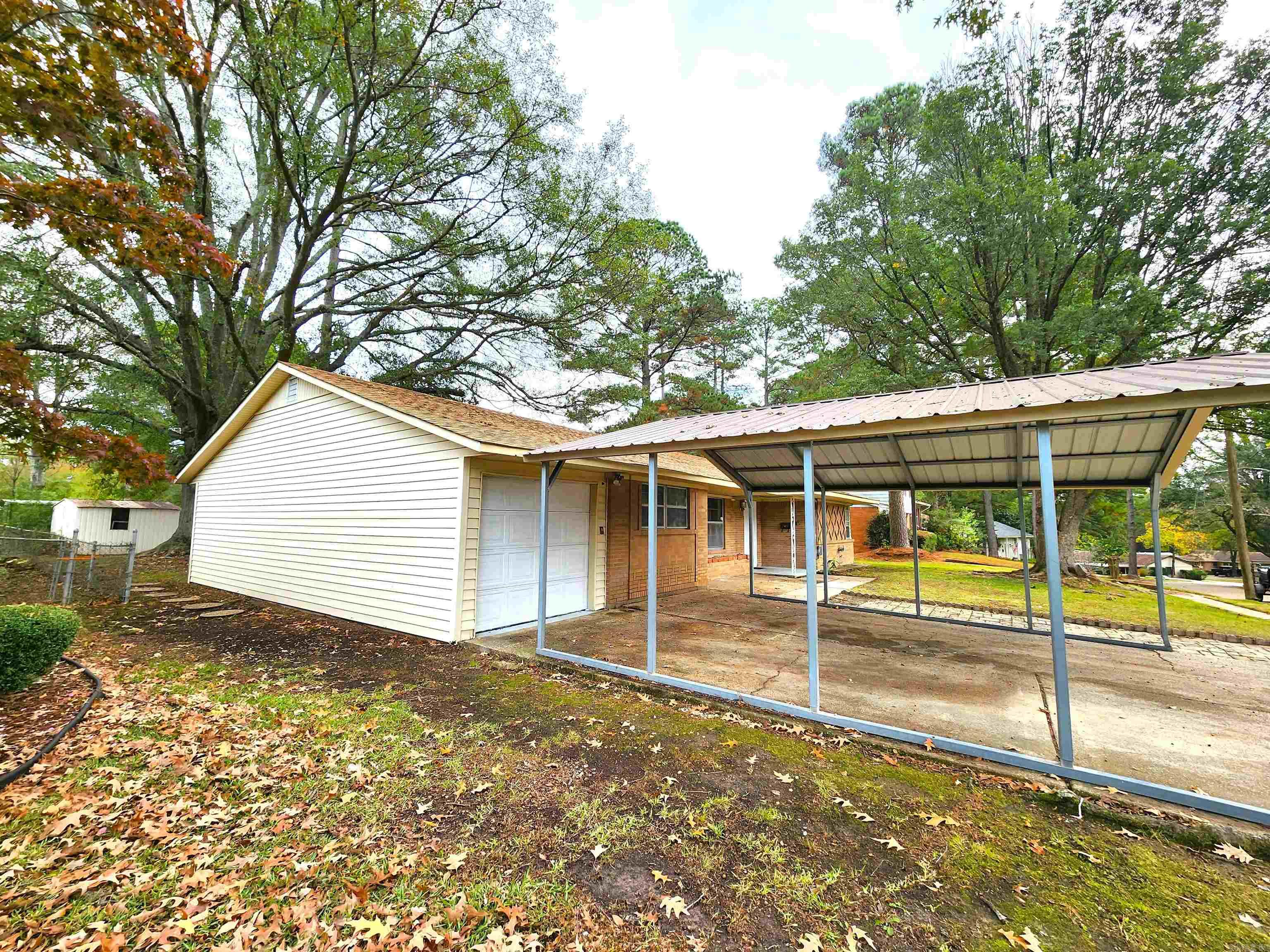 COUNTRY CLUB TERRACE - Residential