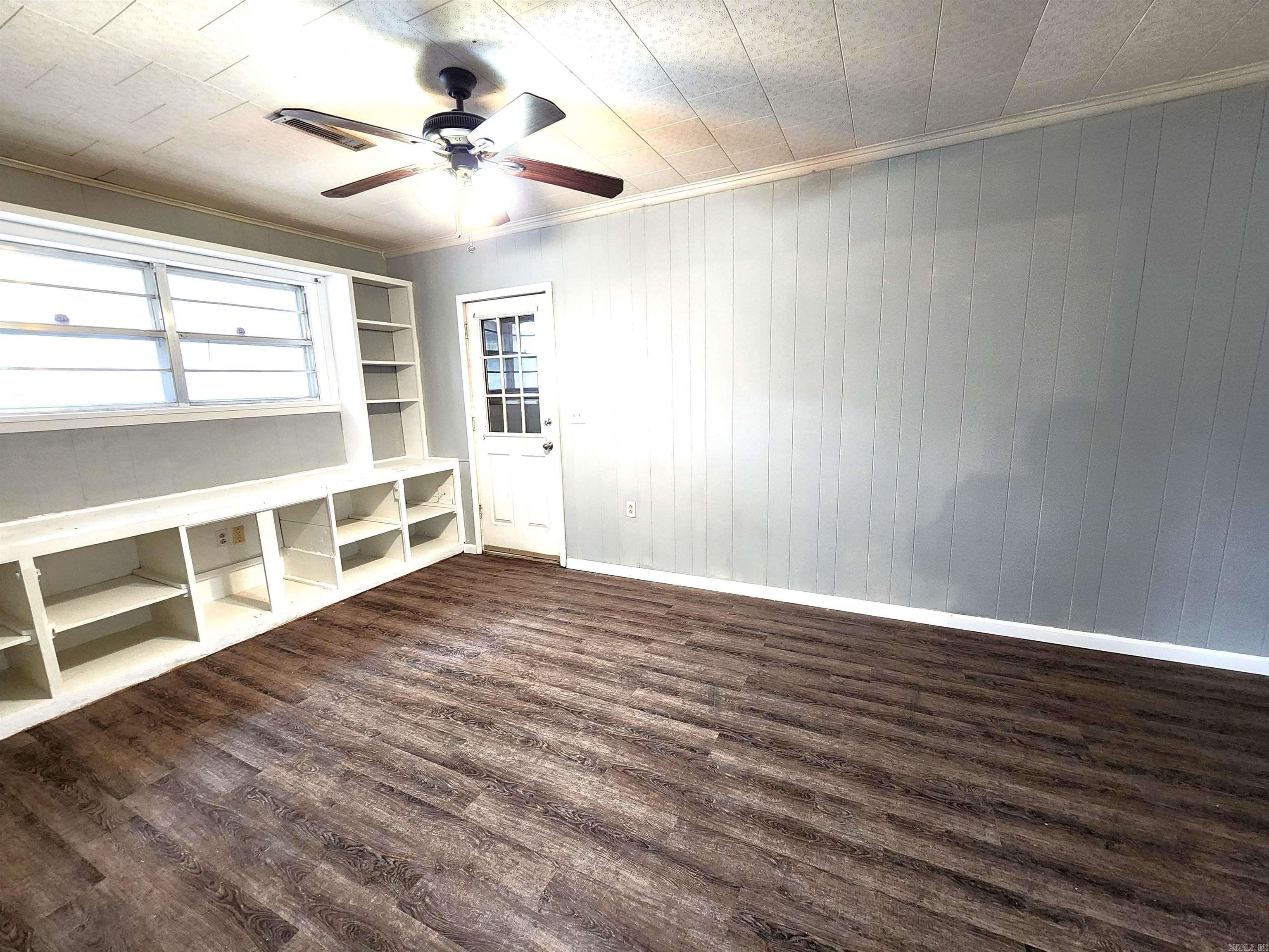 COUNTRY CLUB TERRACE - Residential