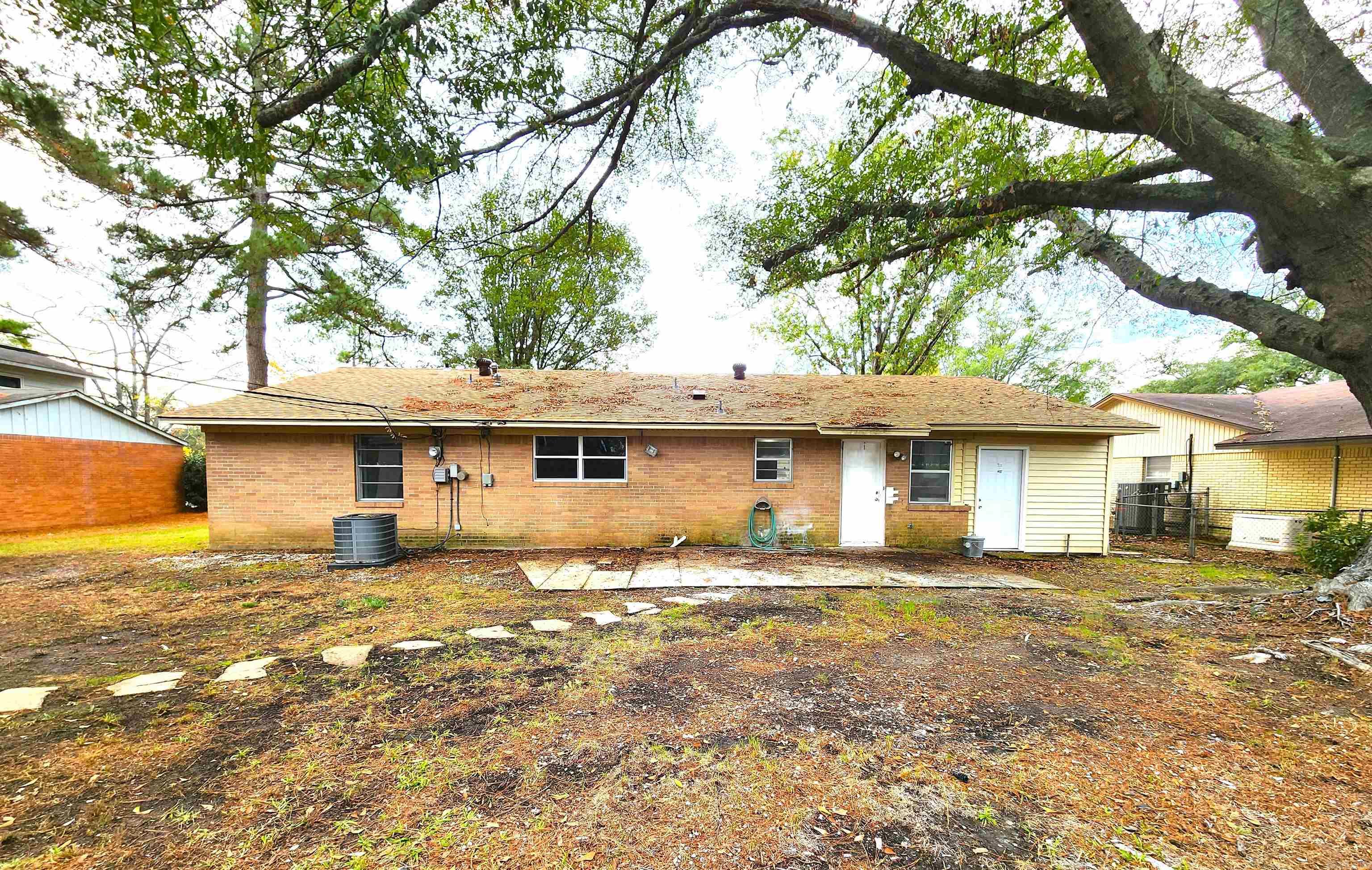 COUNTRY CLUB TERRACE - Residential