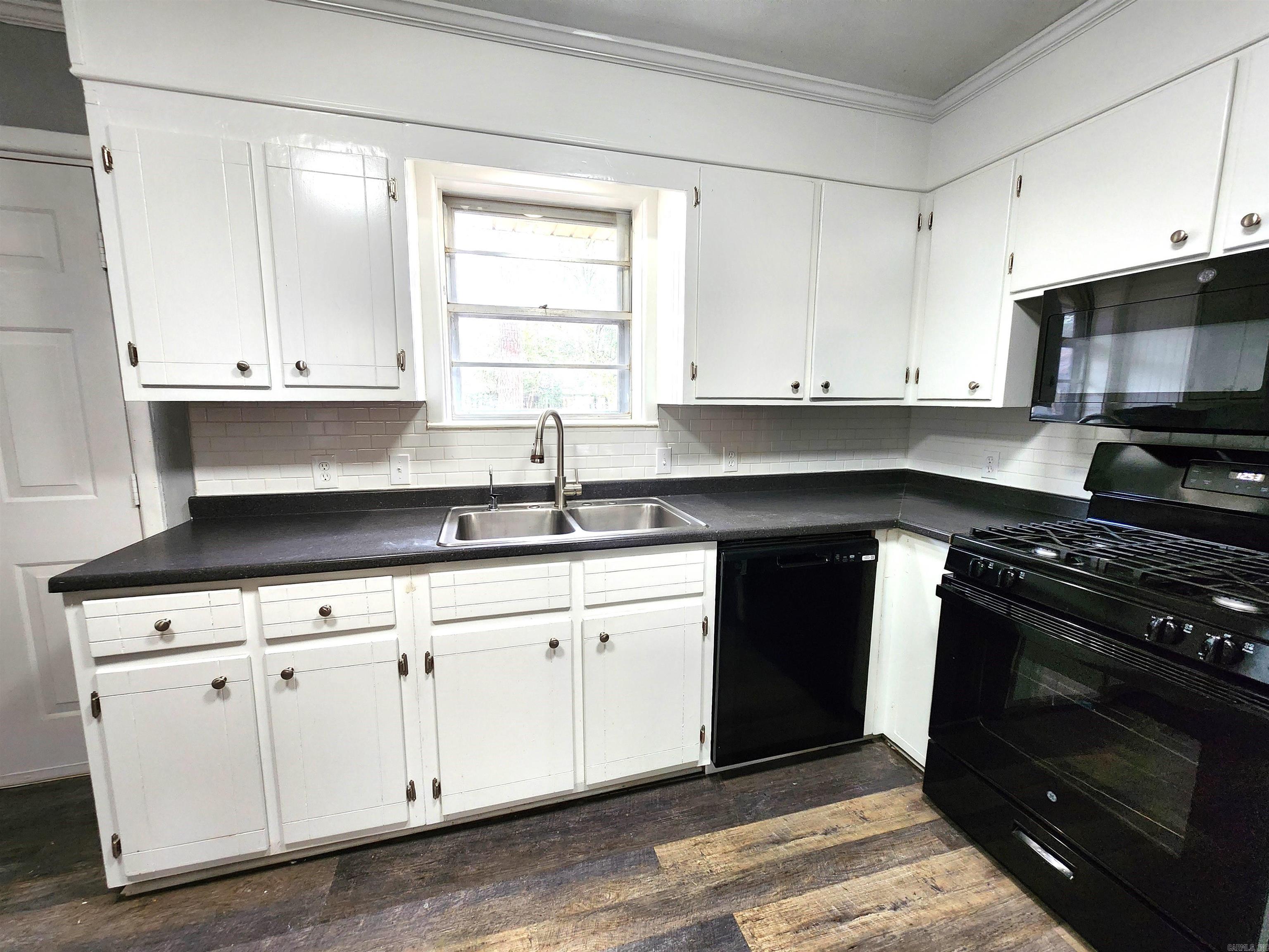 COUNTRY CLUB TERRACE - Residential