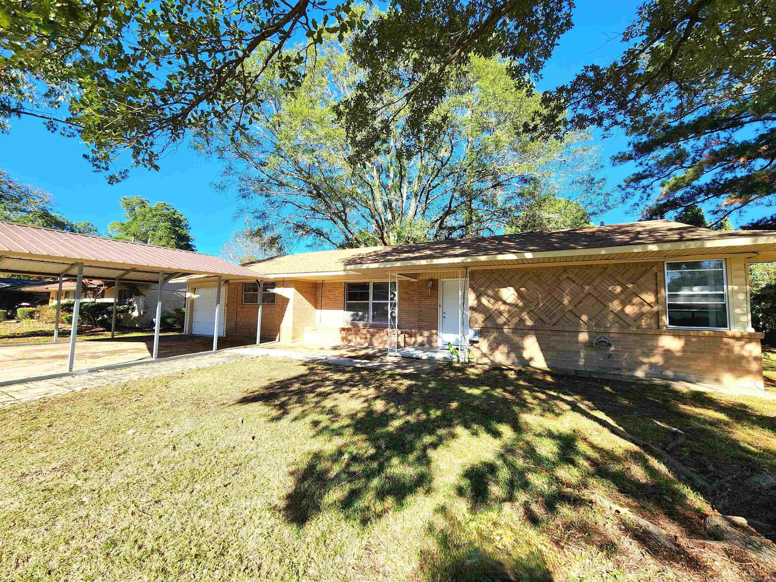 COUNTRY CLUB TERRACE - Residential