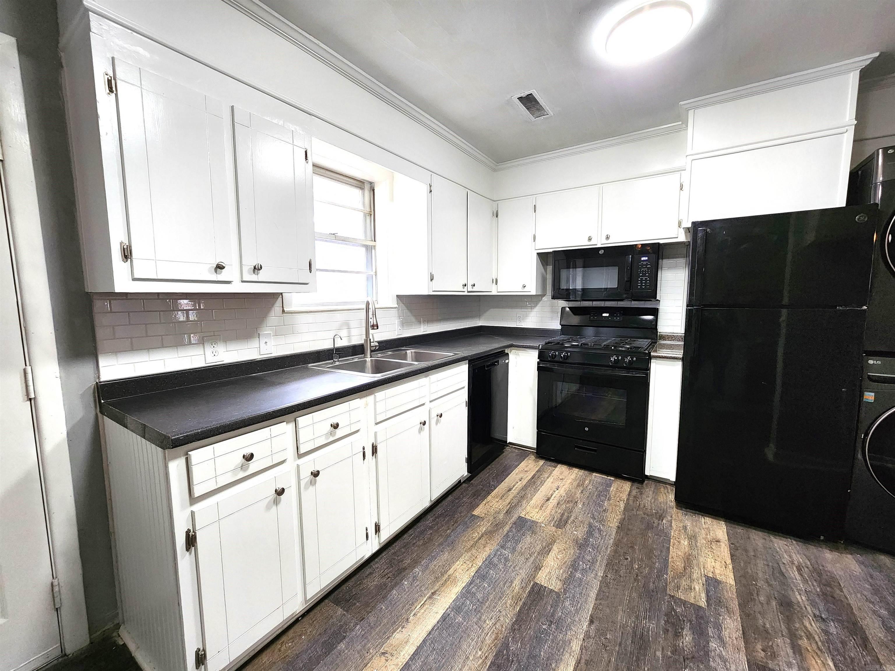 COUNTRY CLUB TERRACE - Residential