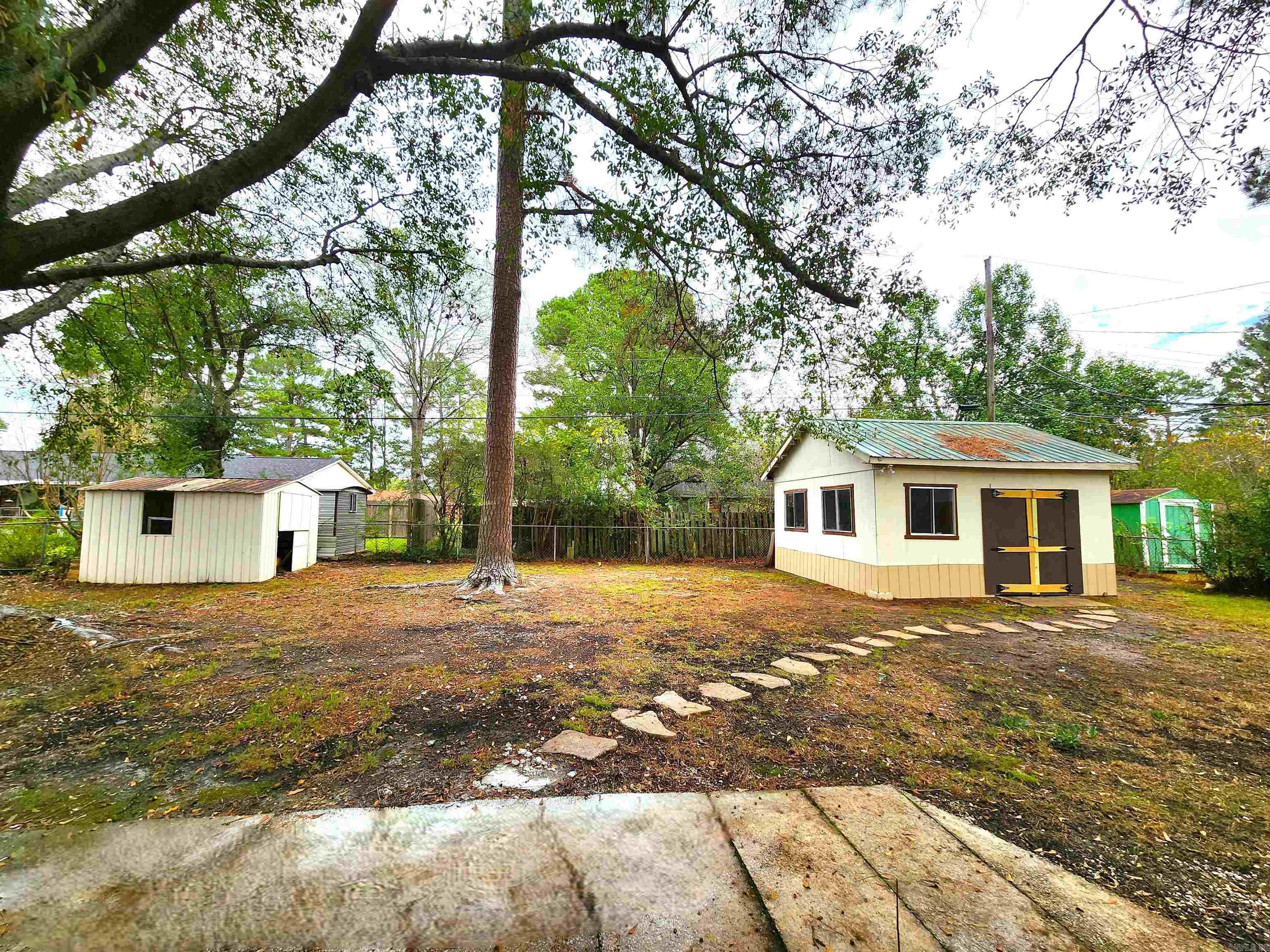 COUNTRY CLUB TERRACE - Residential