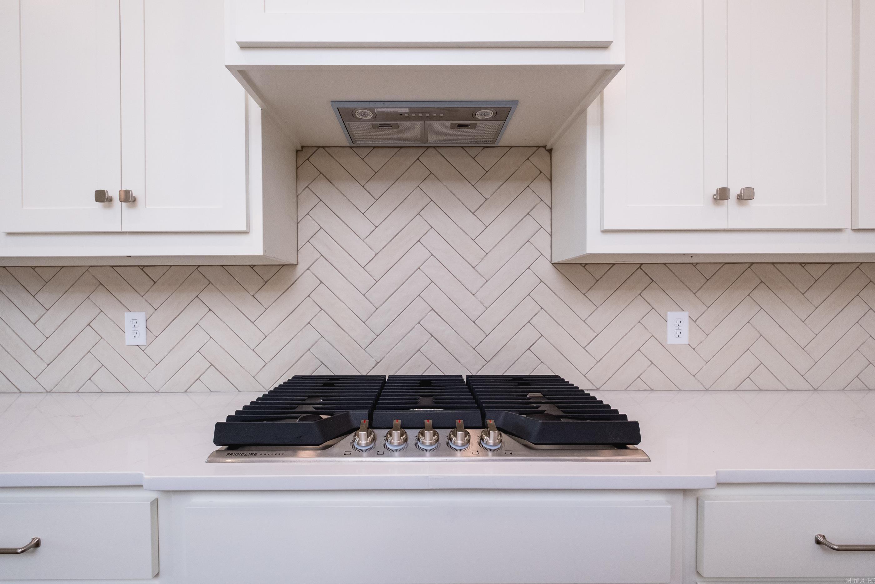 COUNTRY CLUB OF ARK THE - Residential