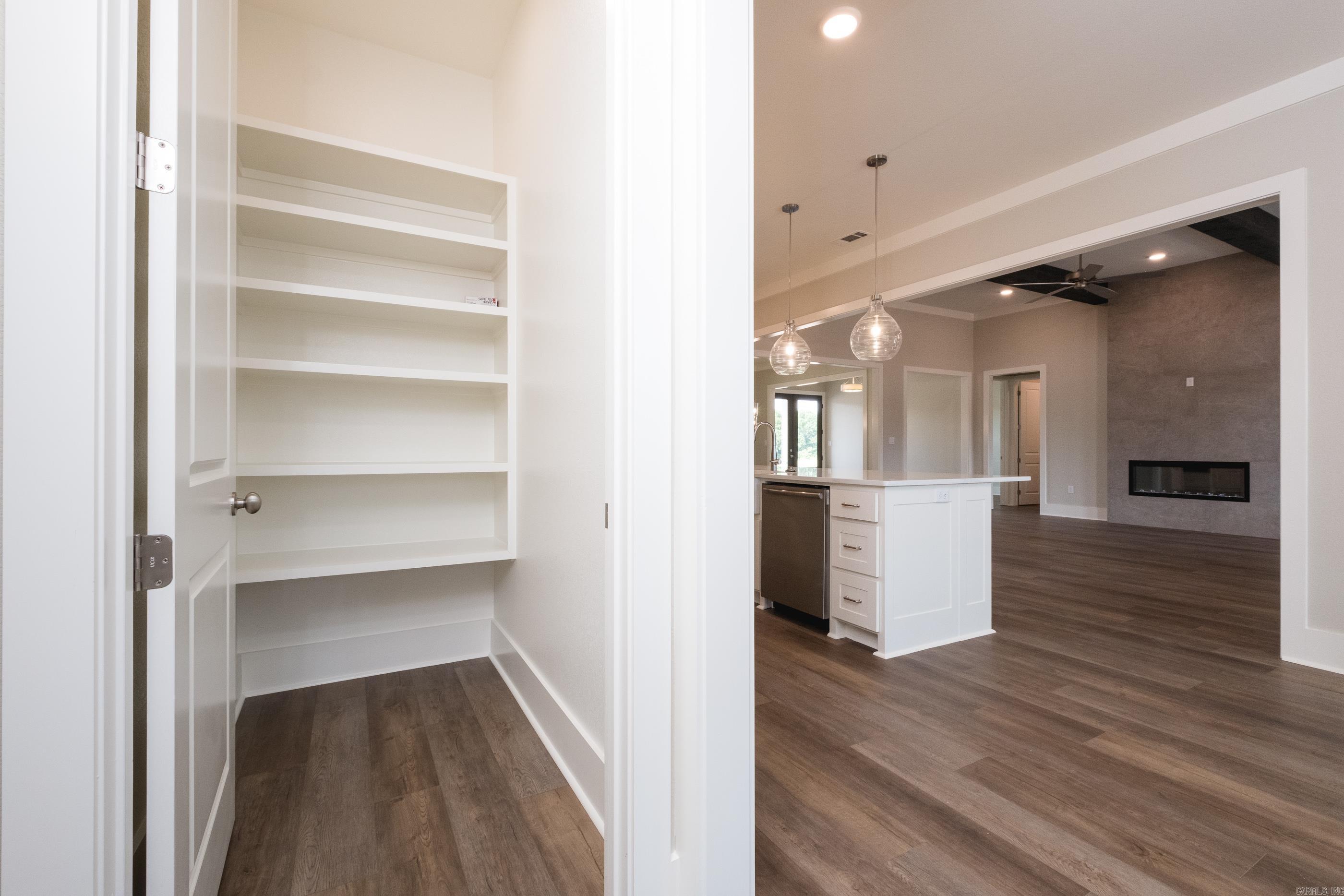 COUNTRY CLUB OF ARK THE - Residential