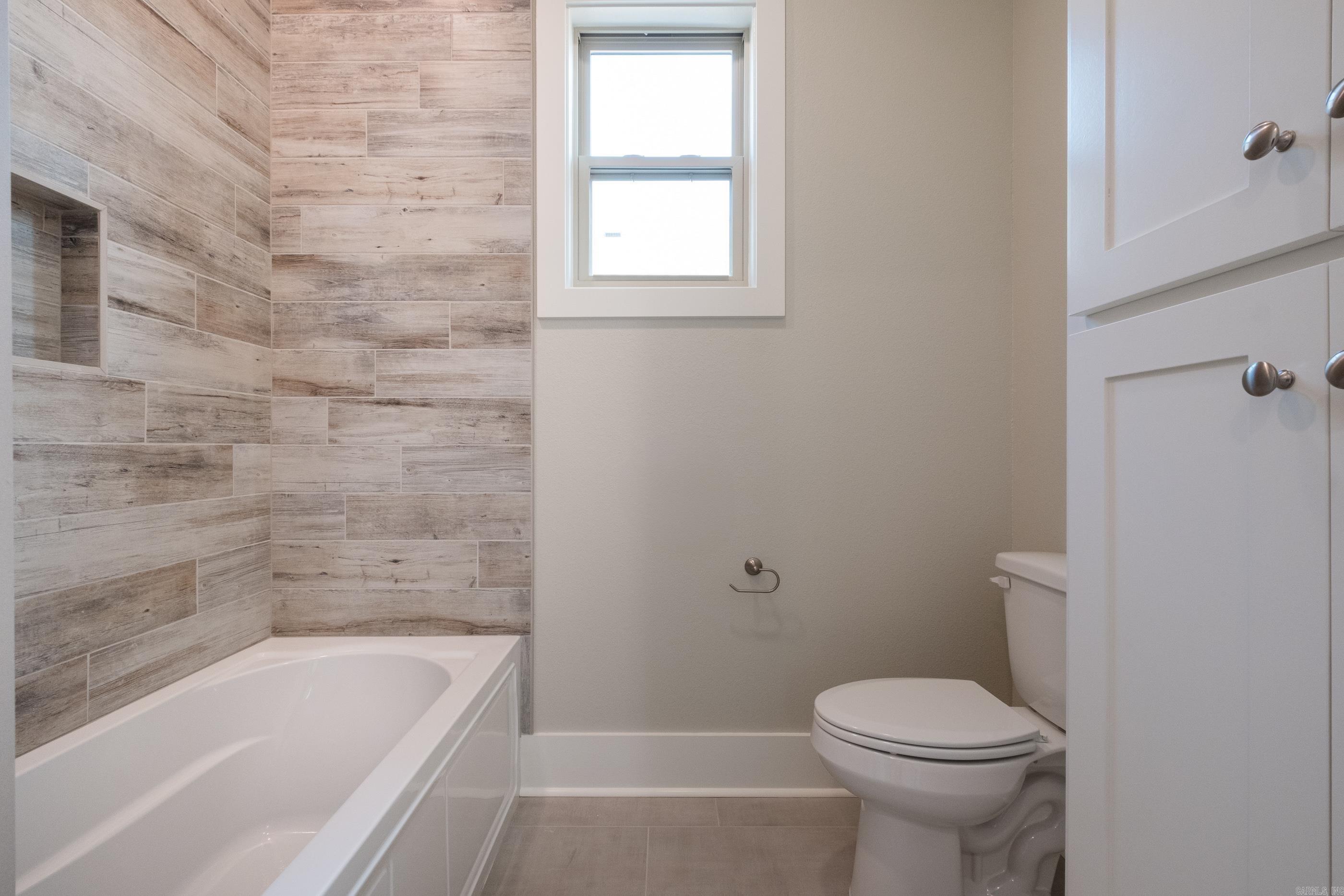 COUNTRY CLUB OF ARK THE - Residential