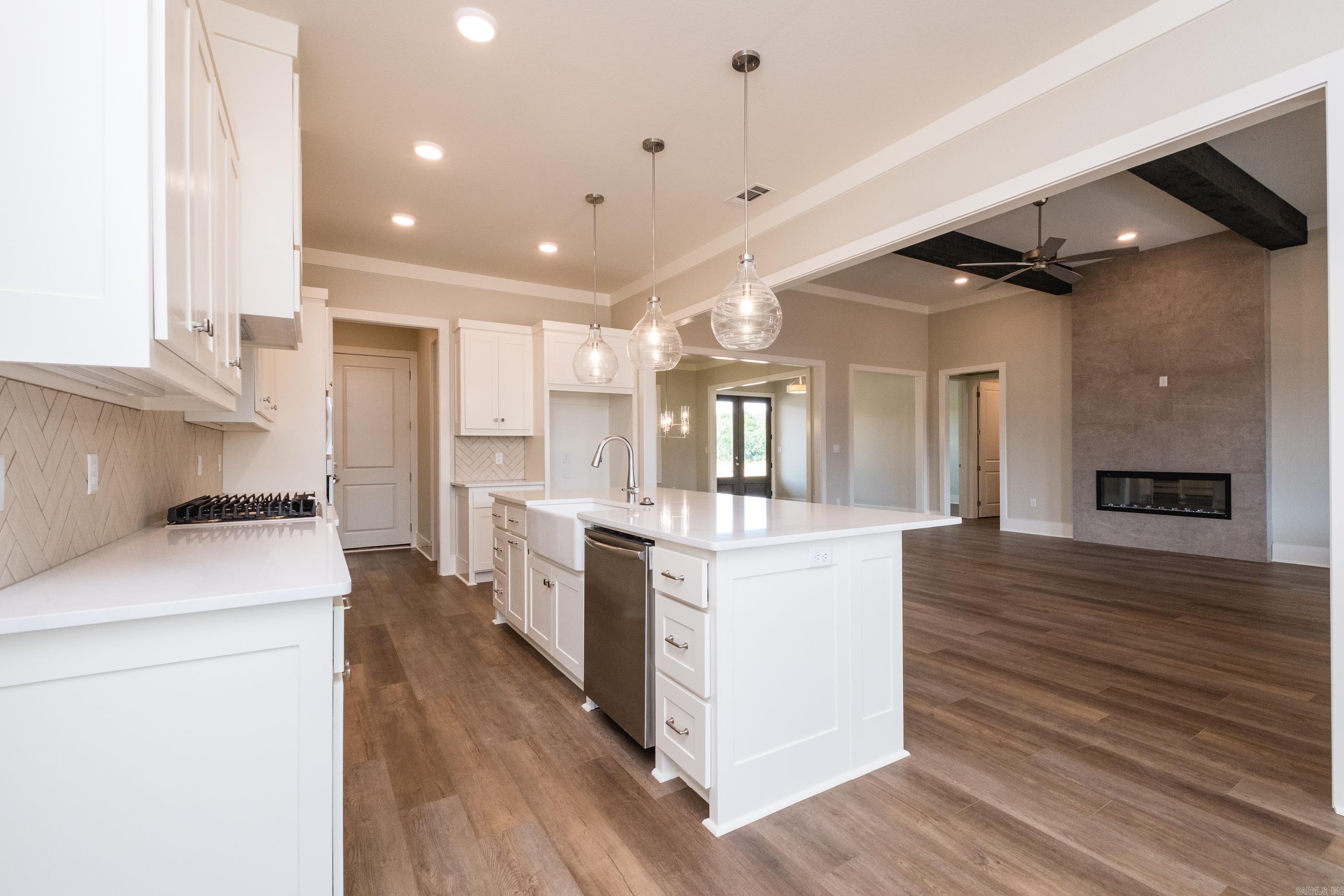 COUNTRY CLUB OF ARK THE - Residential