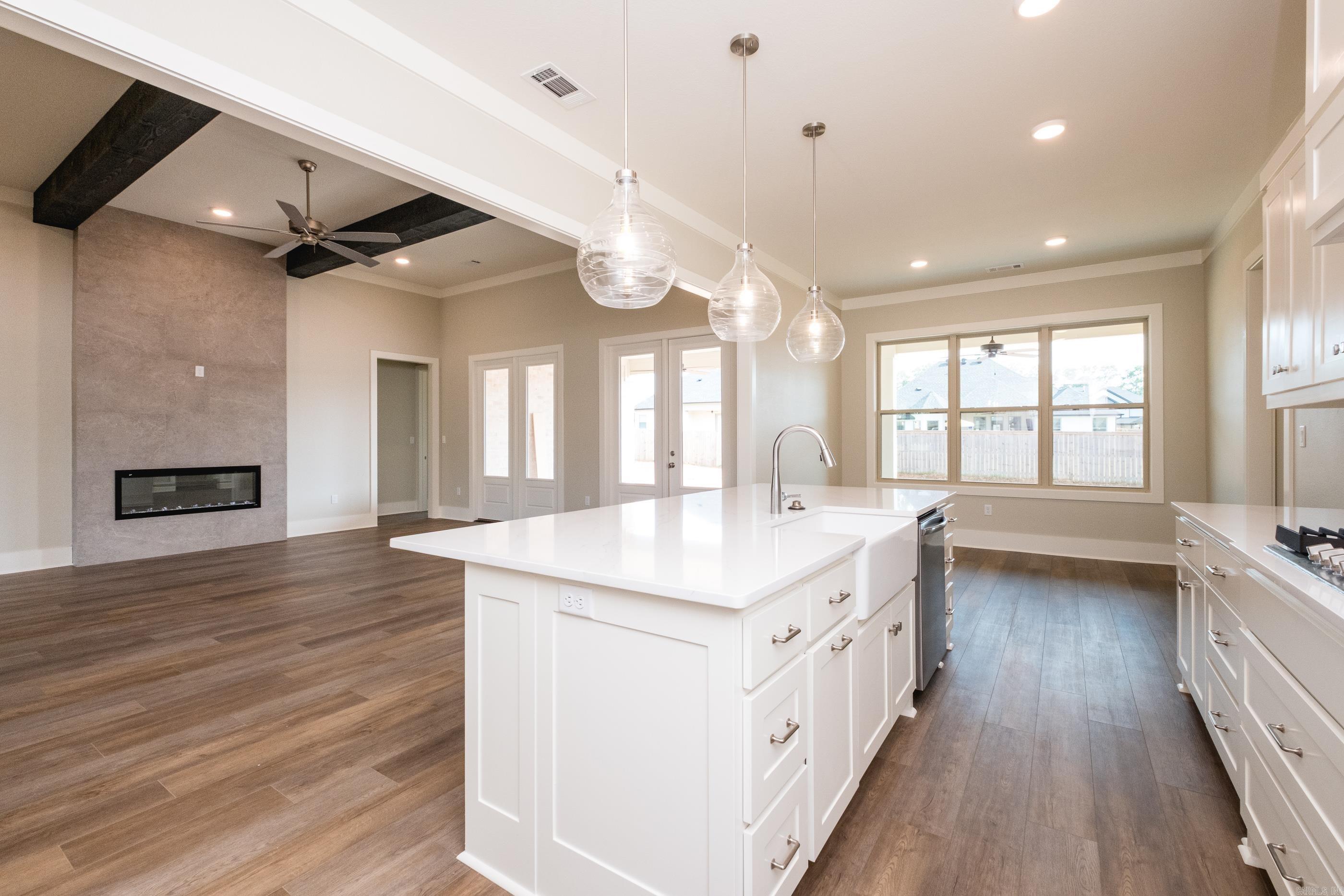 COUNTRY CLUB OF ARK THE - Residential