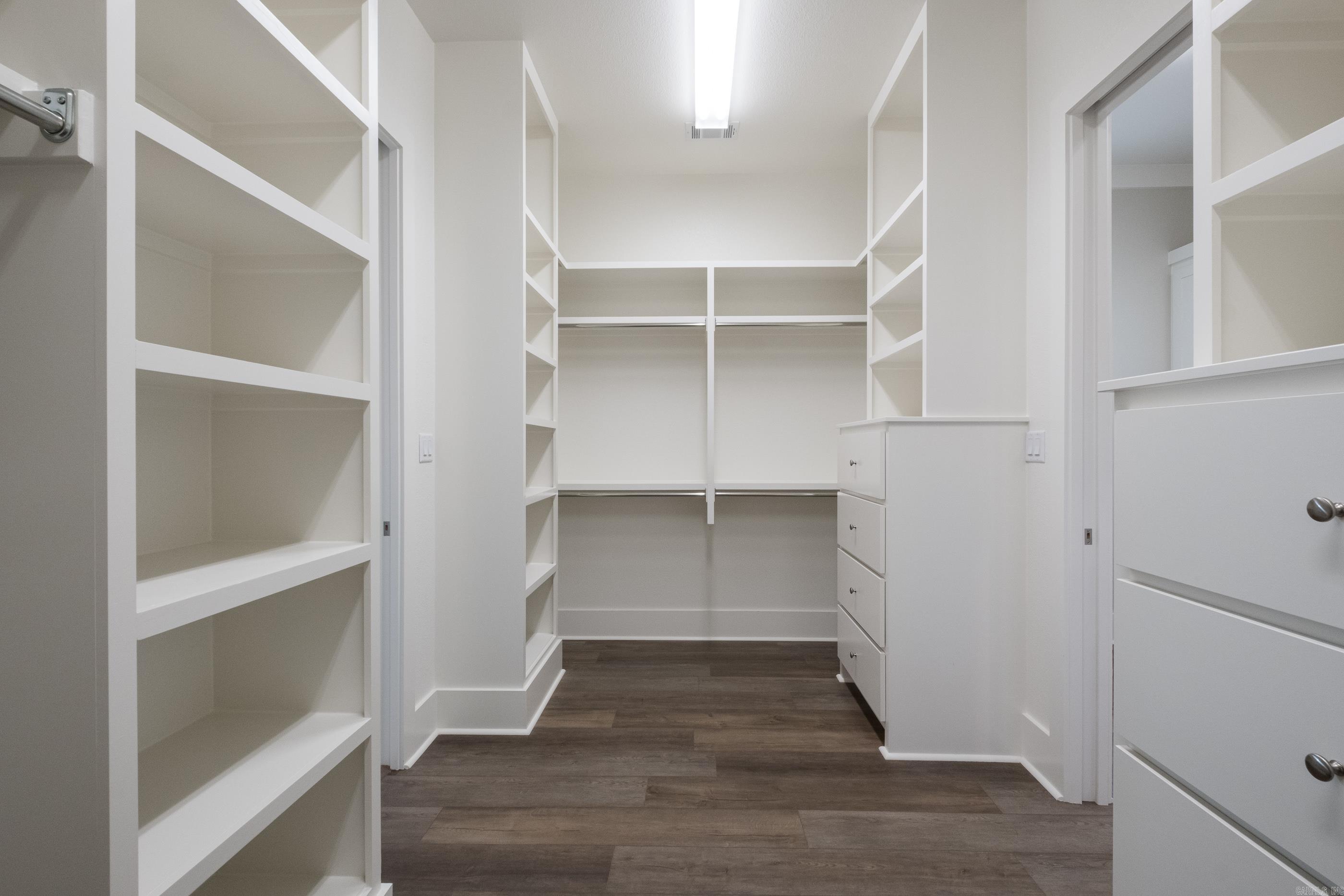 COUNTRY CLUB OF ARK THE - Residential