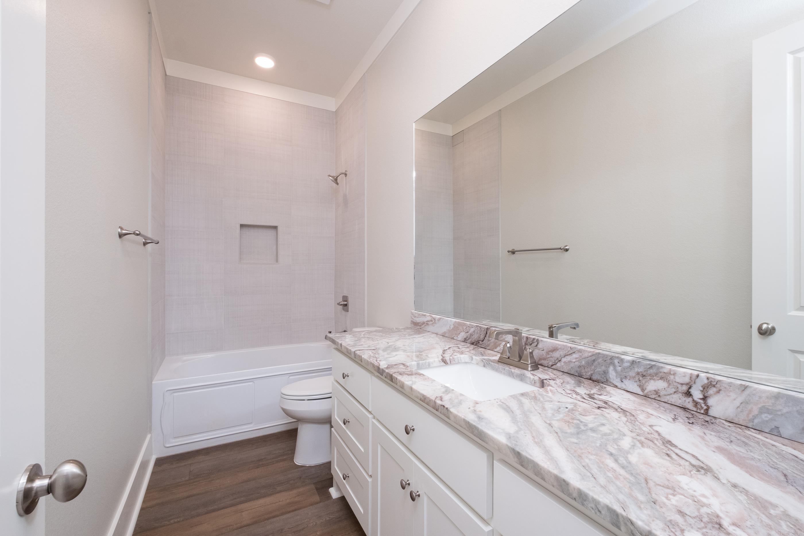 COUNTRY CLUB OF ARK THE - Residential