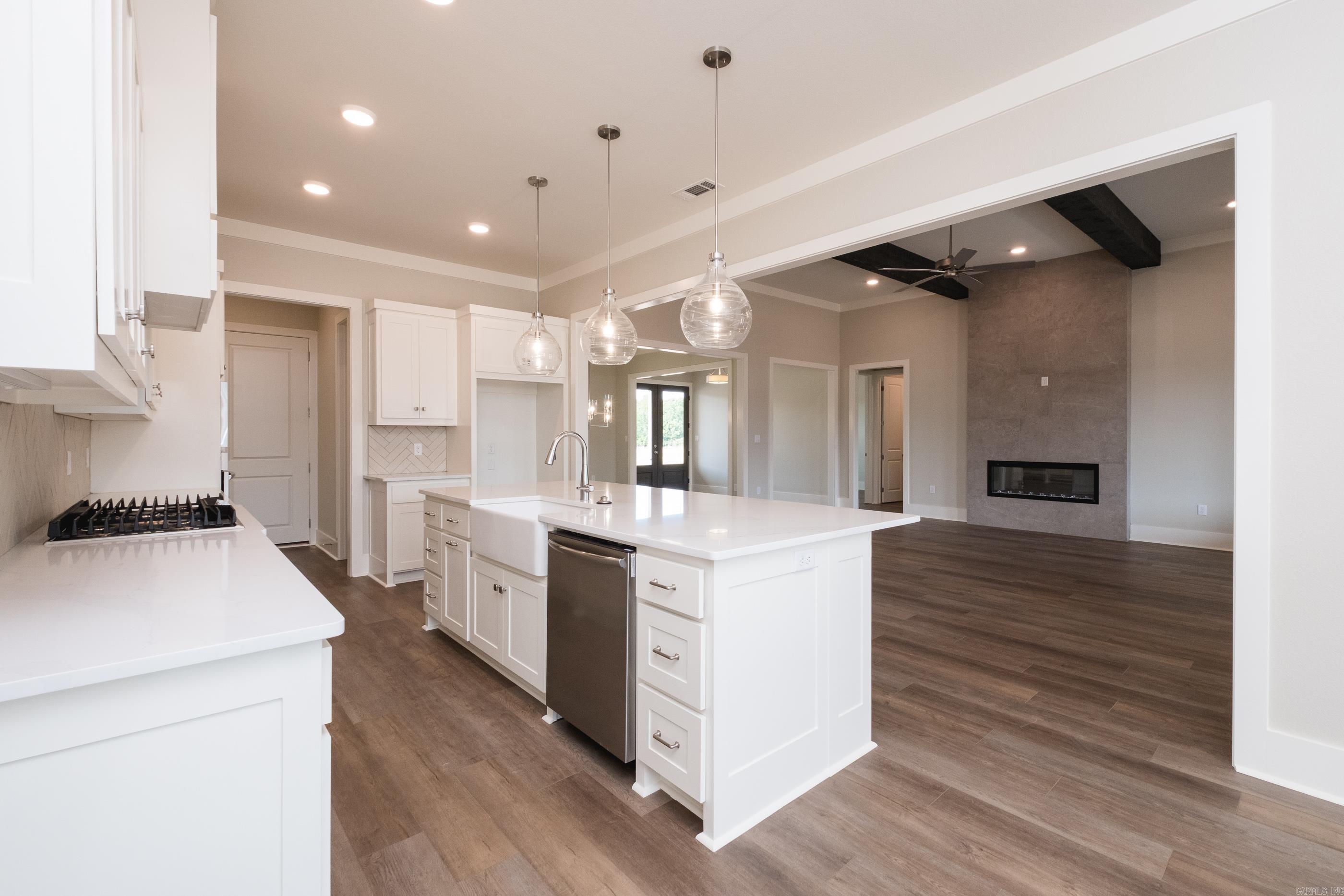 COUNTRY CLUB OF ARK THE - Residential