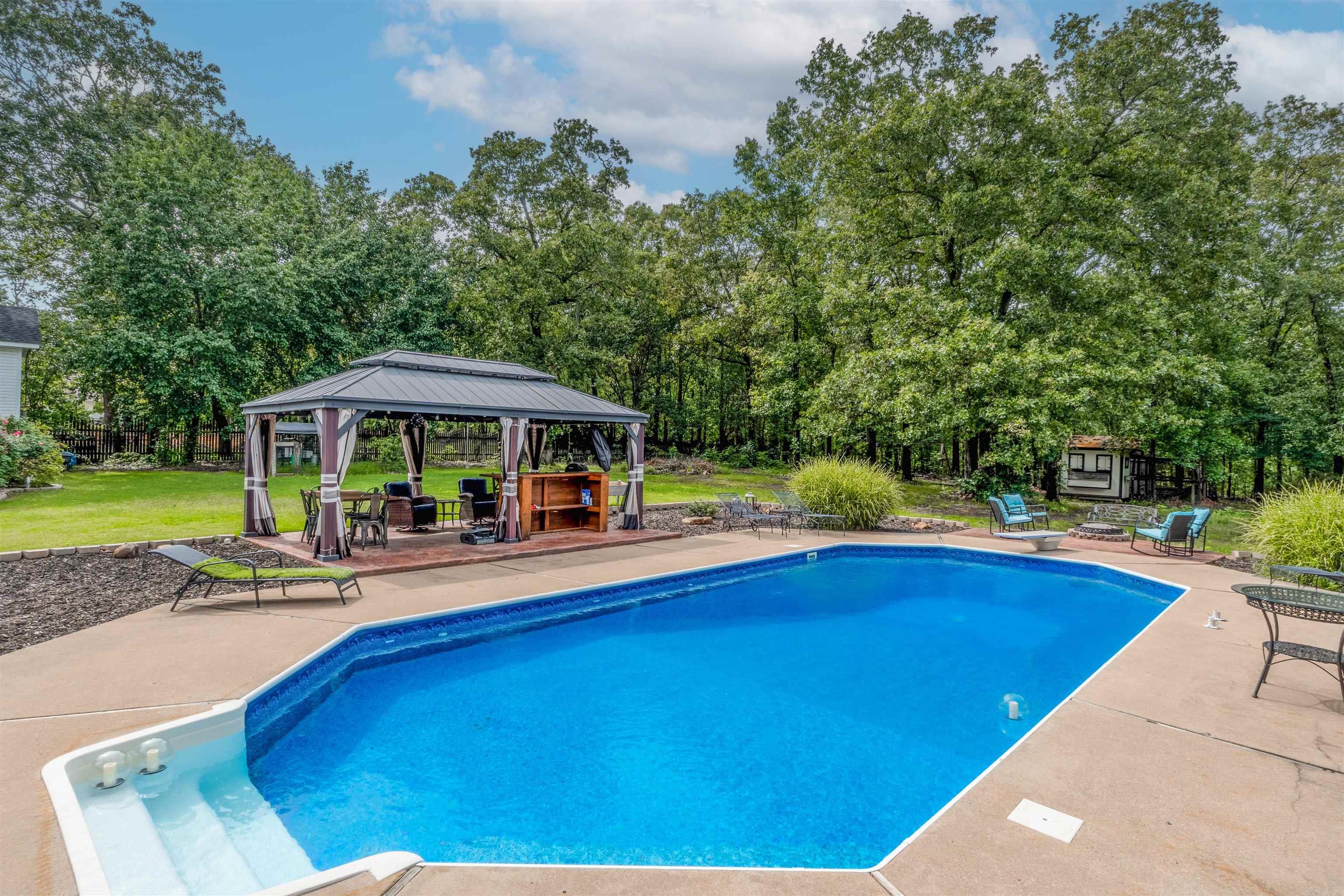 WOODMEADE - Residential