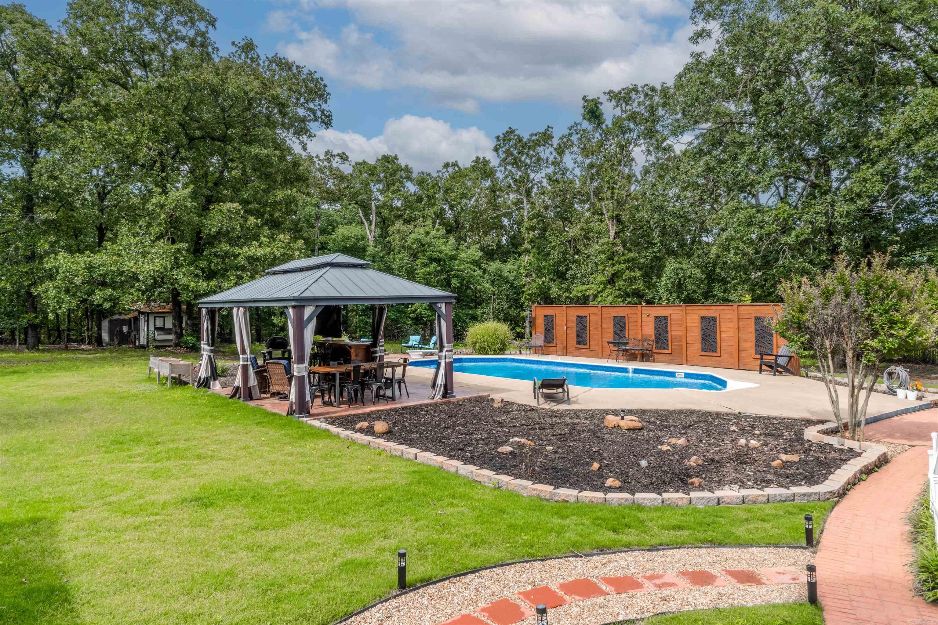 WOODMEADE - Residential