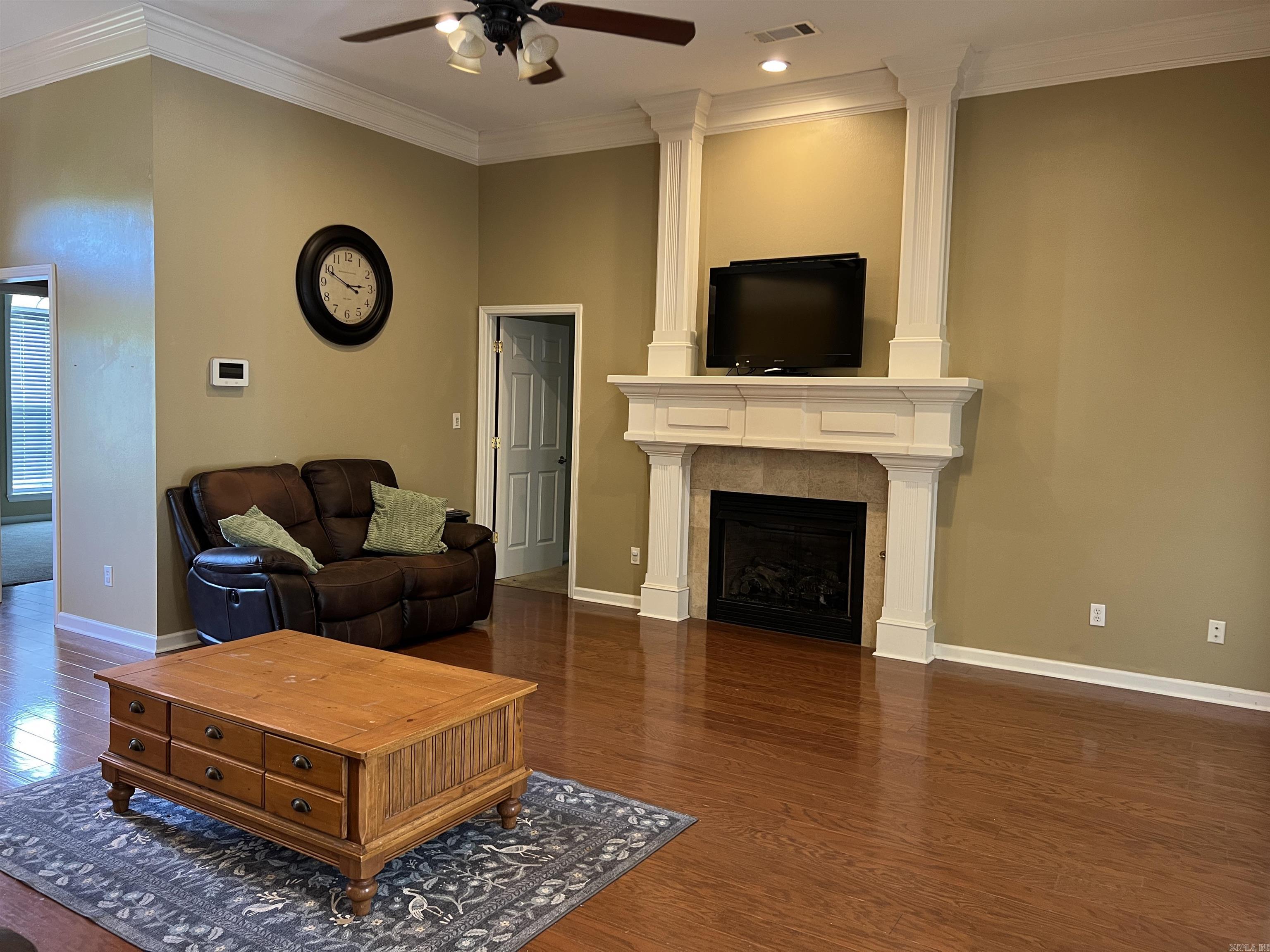 COUNTRY ESTATES - Residential