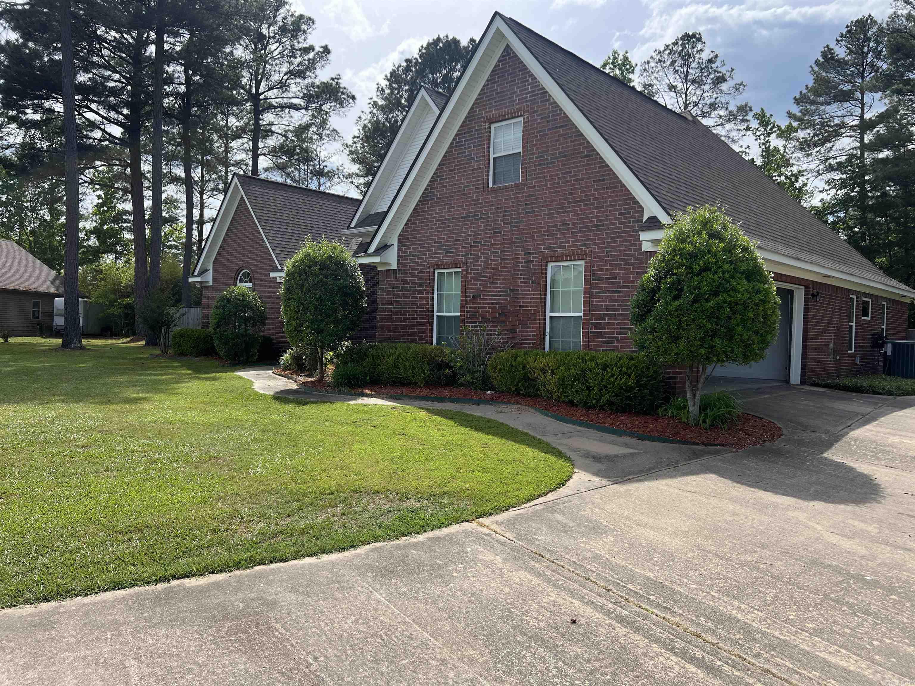 COUNTRY ESTATES - Residential