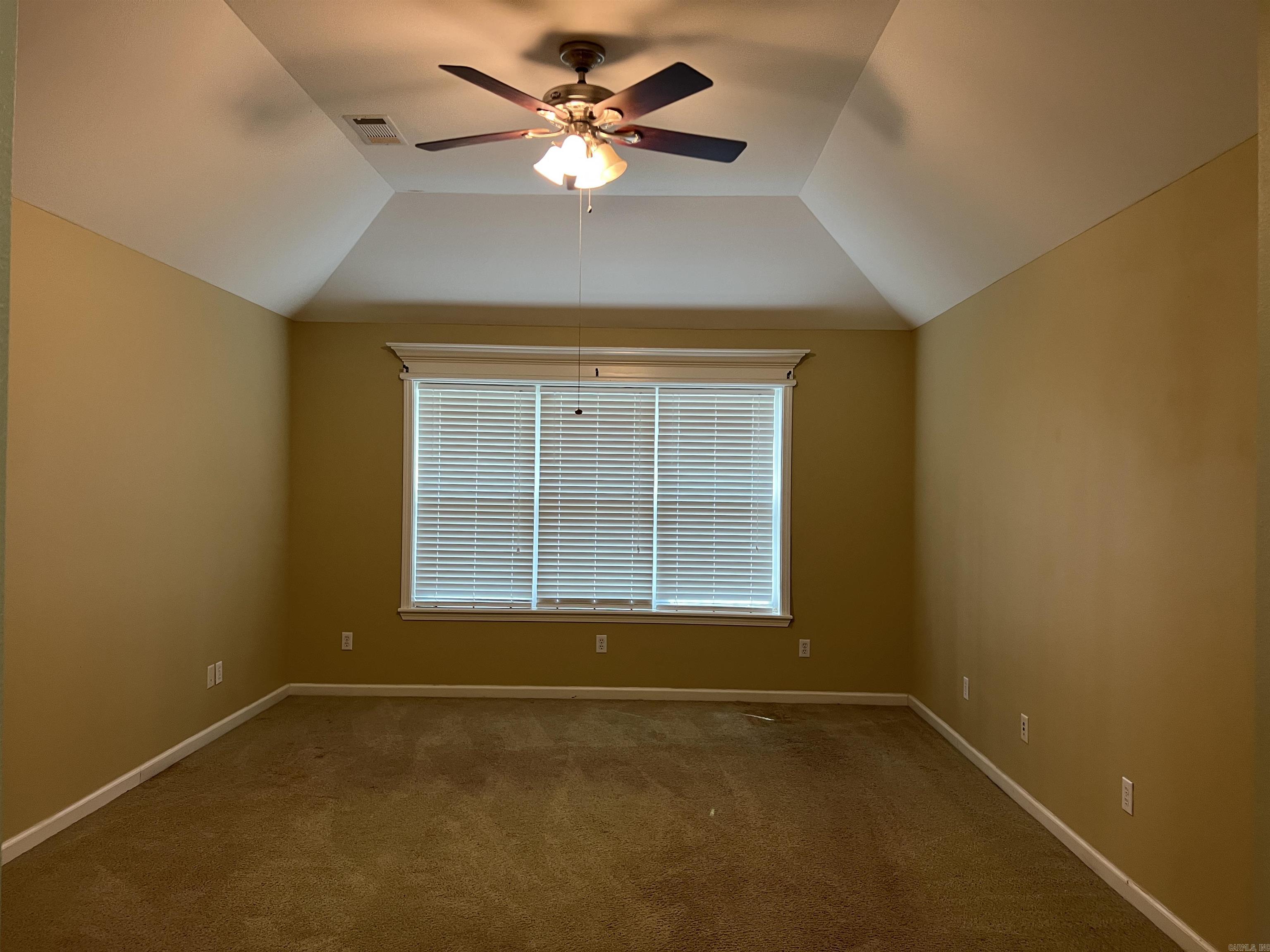 COUNTRY ESTATES - Residential