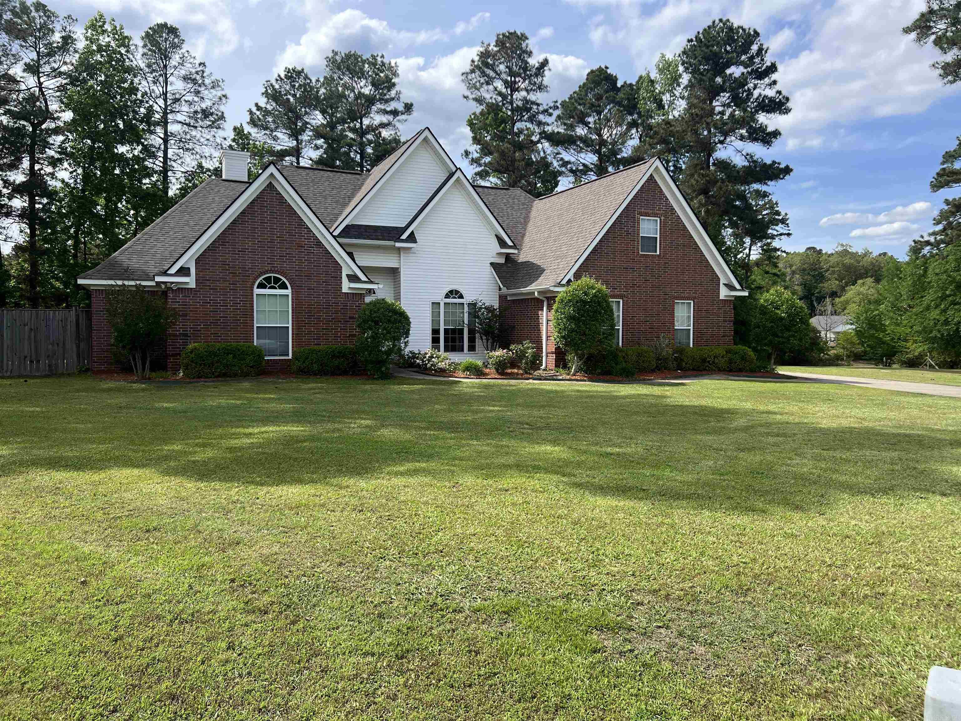COUNTRY ESTATES - Residential
