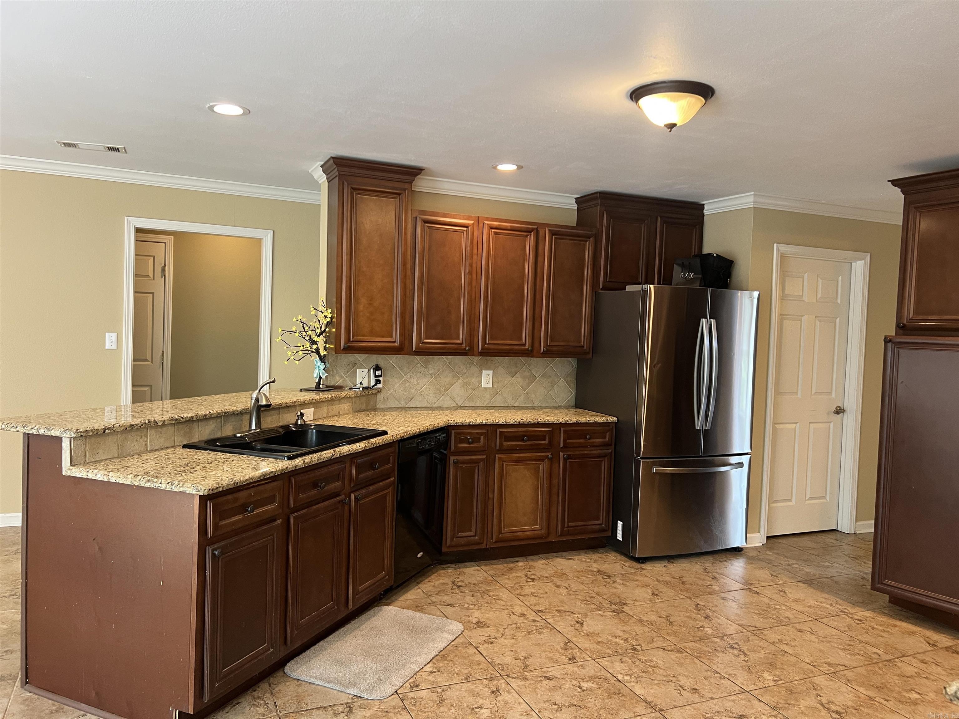 COUNTRY ESTATES - Residential