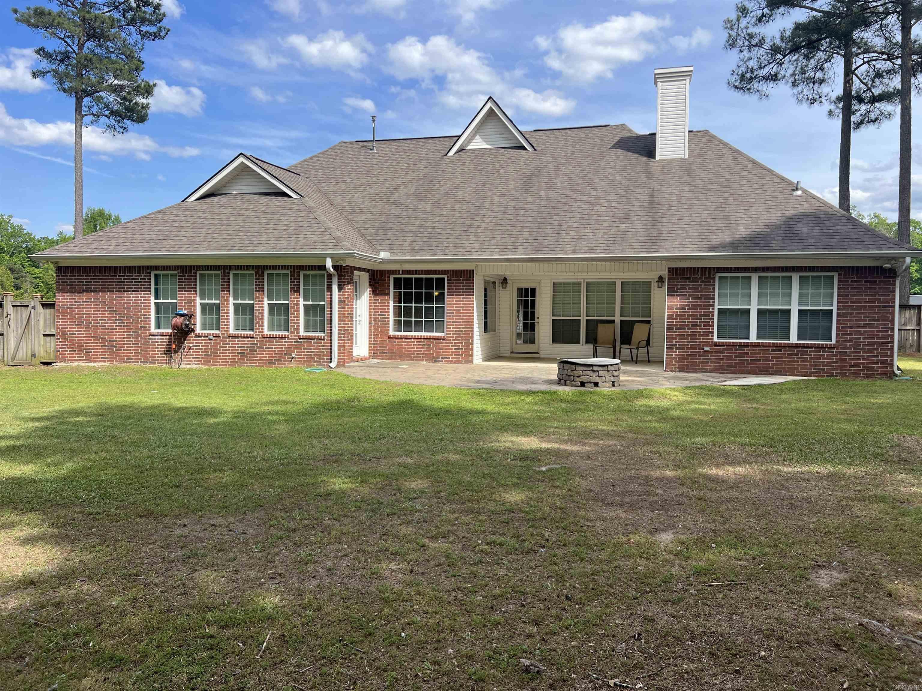 COUNTRY ESTATES - Residential