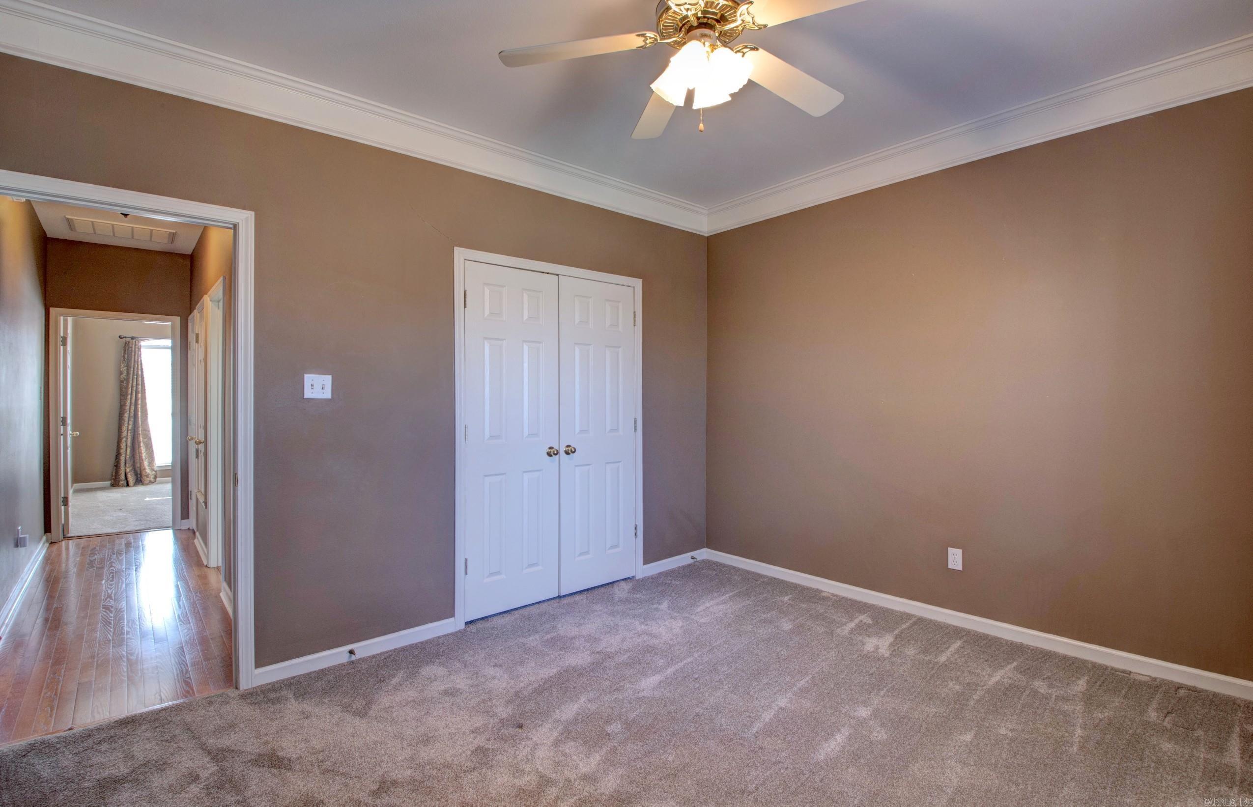 ANDREW HUNTERS WOODS - Residential