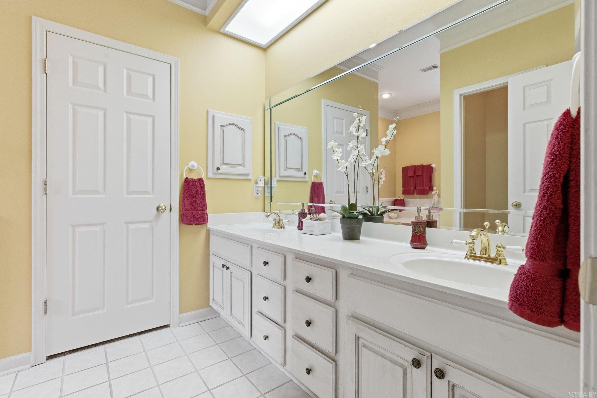 ANDREW HUNTERS WOODS - Residential