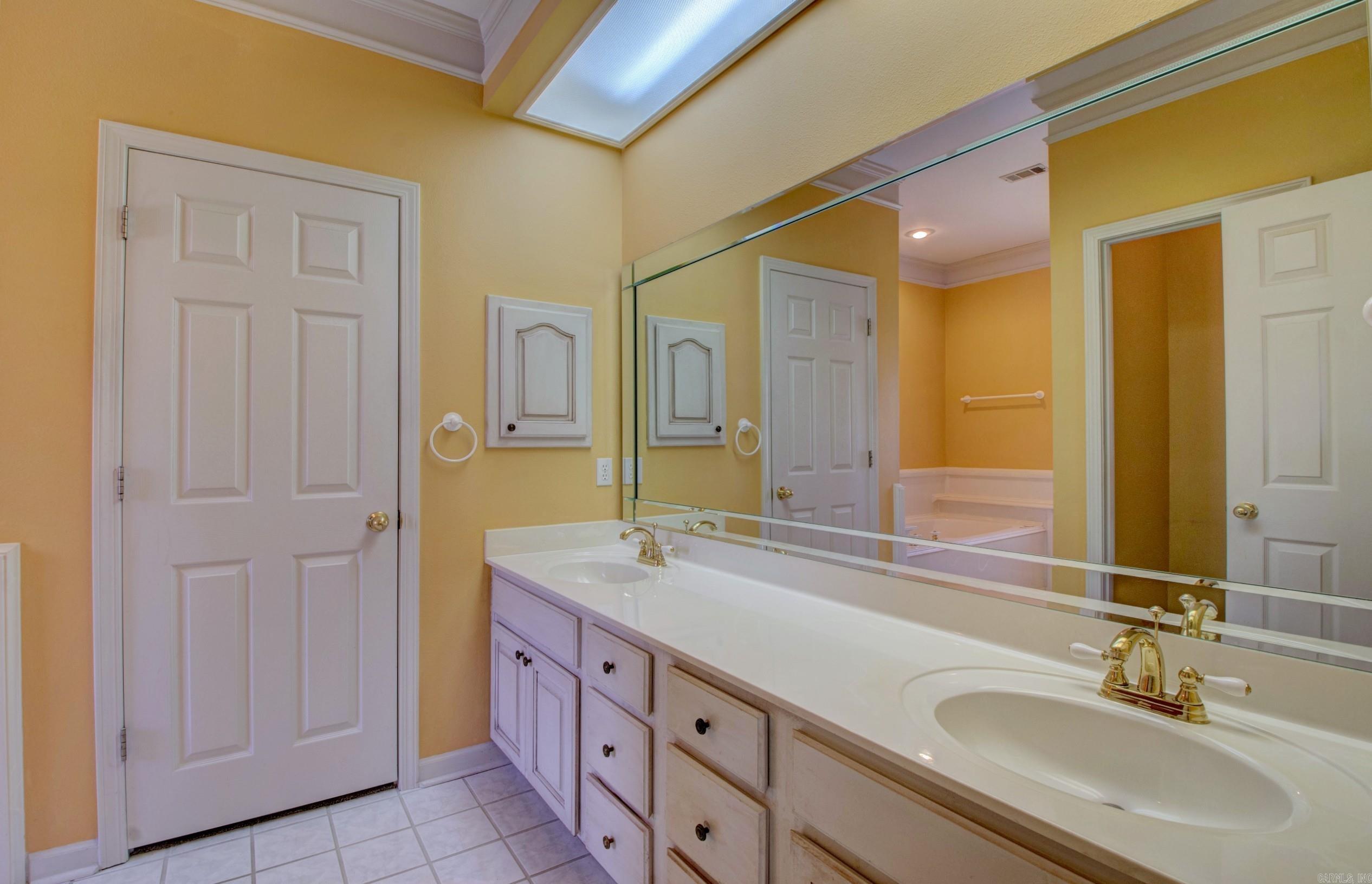 ANDREW HUNTERS WOODS - Residential