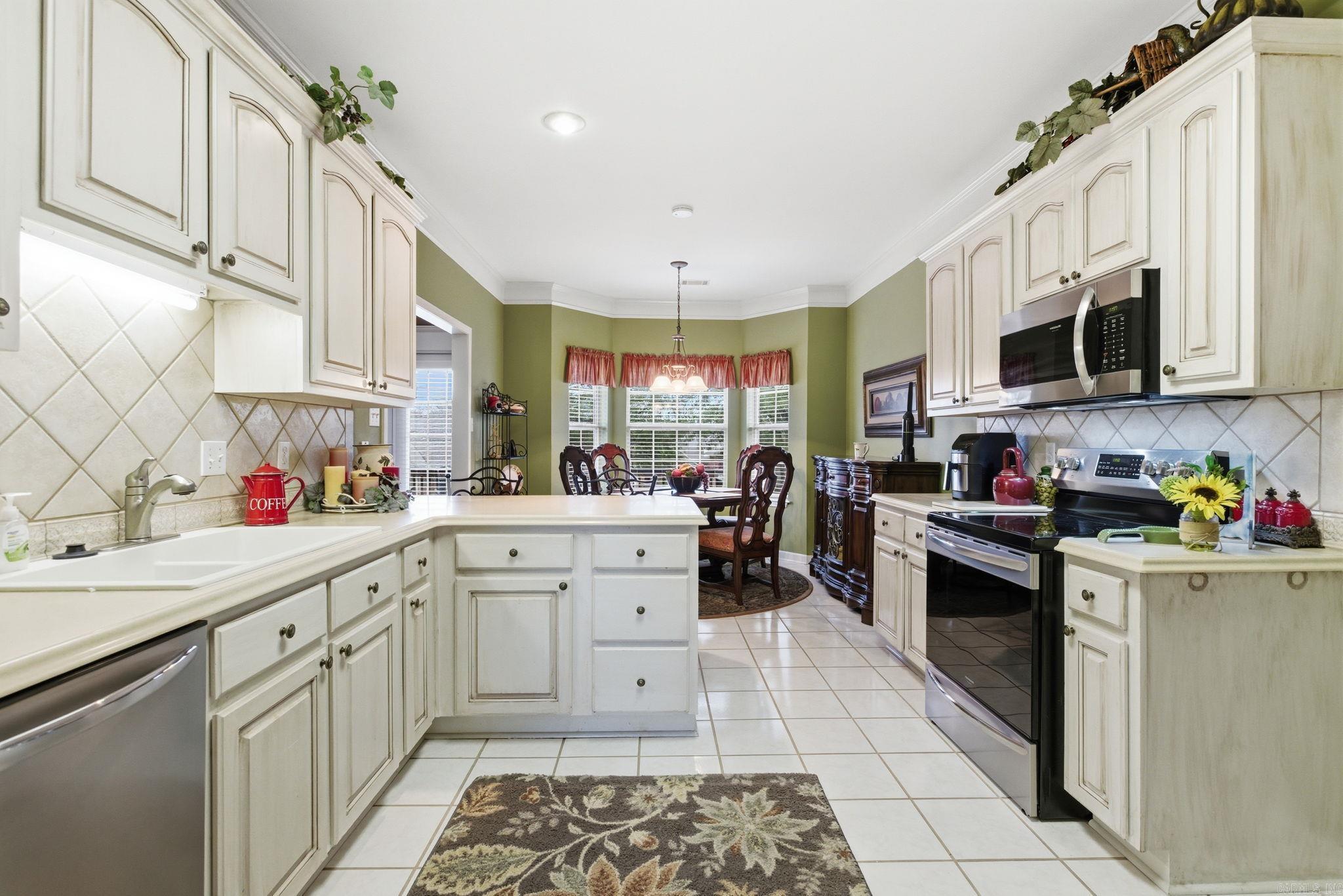 ANDREW HUNTERS WOODS - Residential