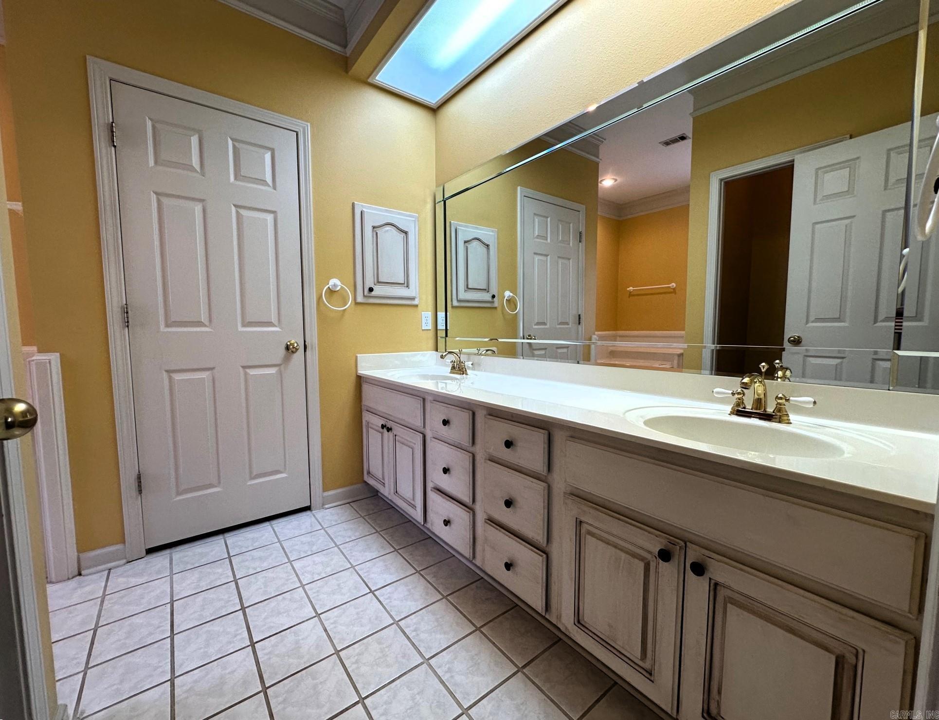 ANDREW HUNTERS WOODS - Residential